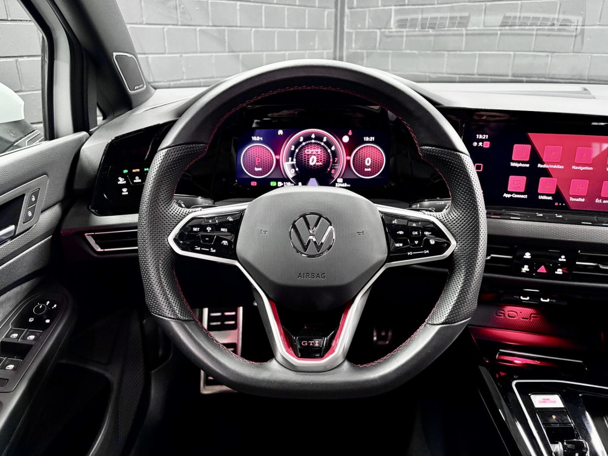 VW Golf GTI Clubsport 2.0 TSI 300 CV DSG7 *DCC* AKRA* MATRIX *PANO* (2023) - Foto 11