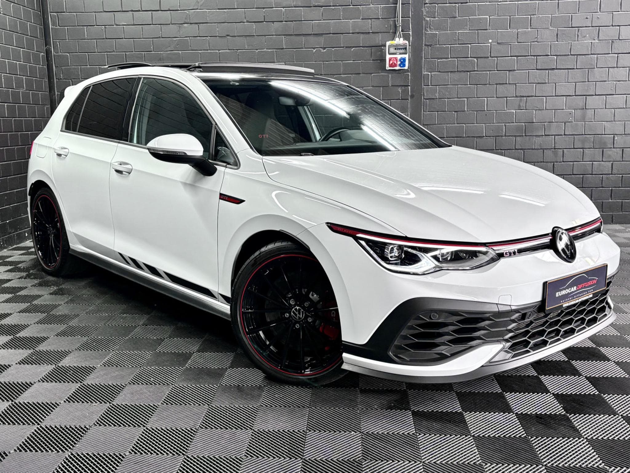 VW Golf GTI Clubsport 2.0 TSI 300 CV DSG7 *DCC* AKRA* MATRIX *PANO* (2023) - Foto 3