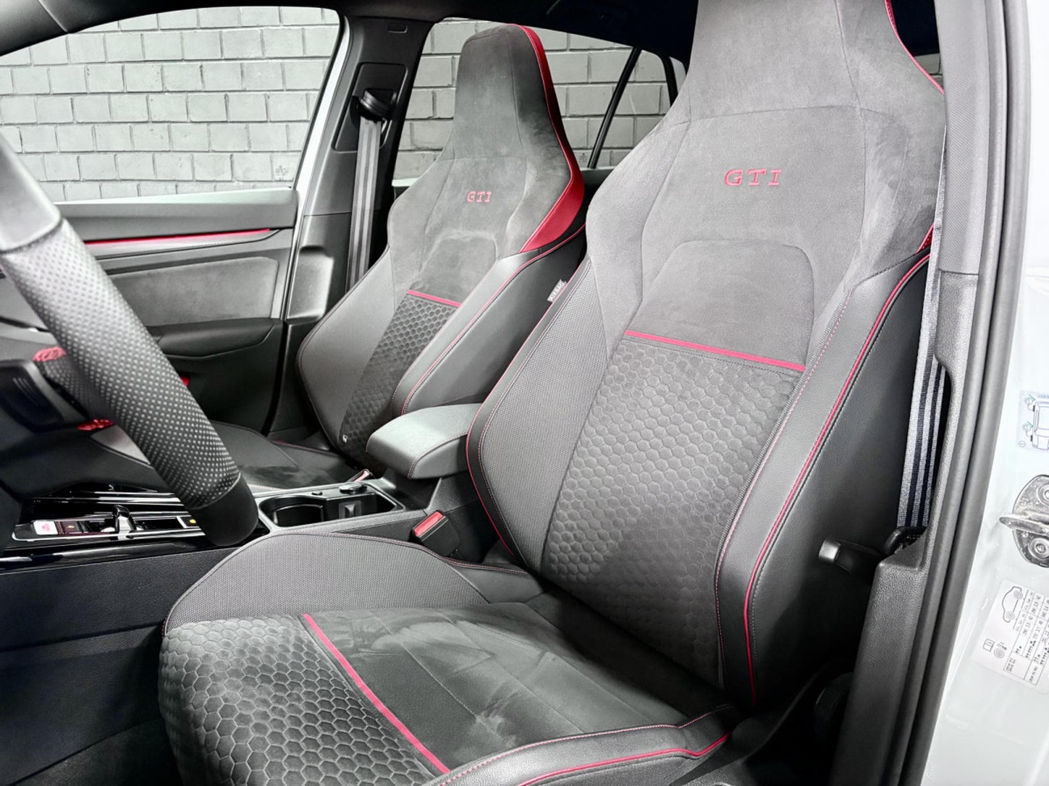 VW Golf GTI Clubsport 2.0 TSI 300 CV DSG7 *DCC* AKRA* MATRIX *PANO* (2023) - Foto 8