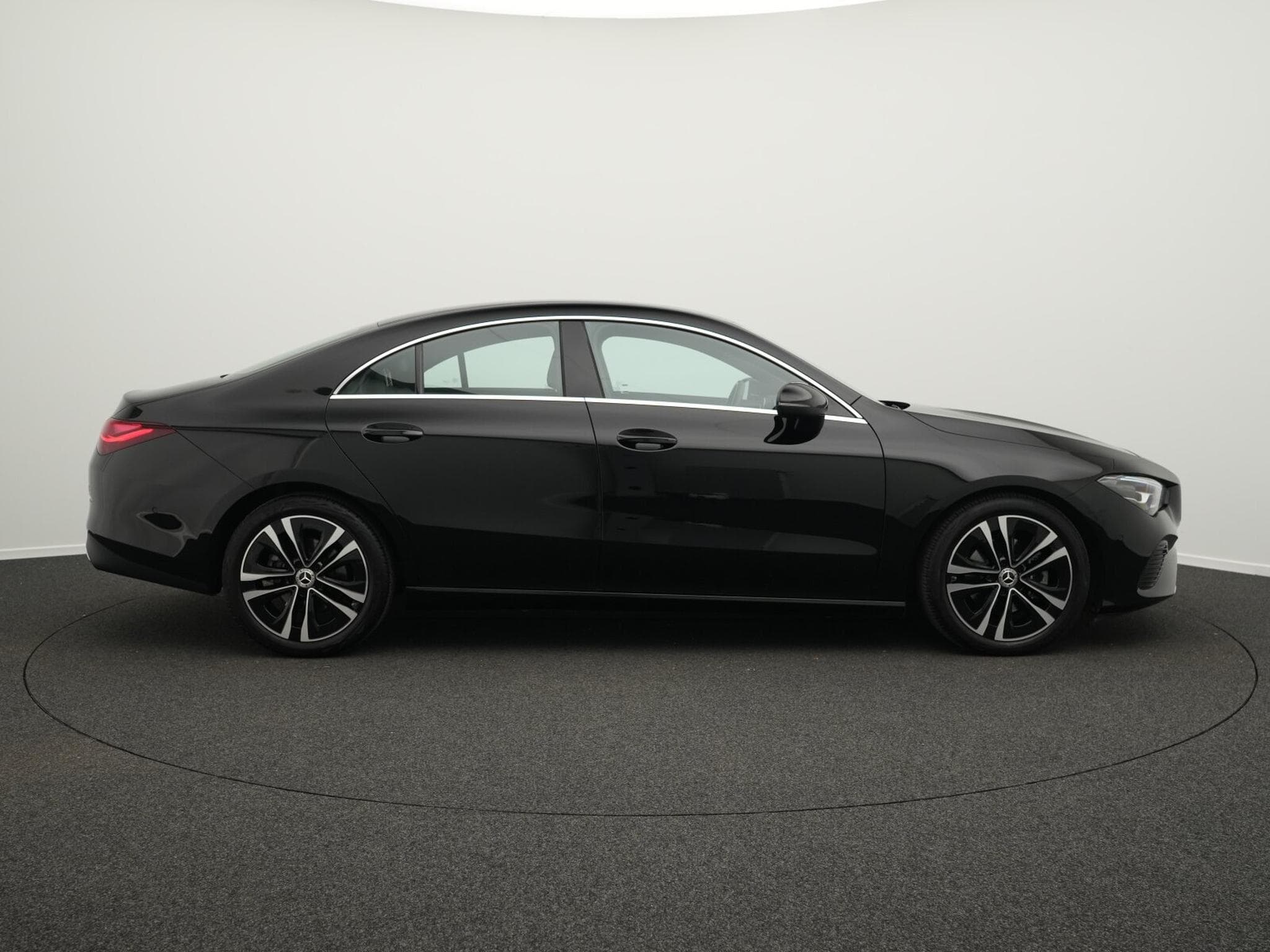 Mercedes CLA 200 Coupé (2024) - Photo 5