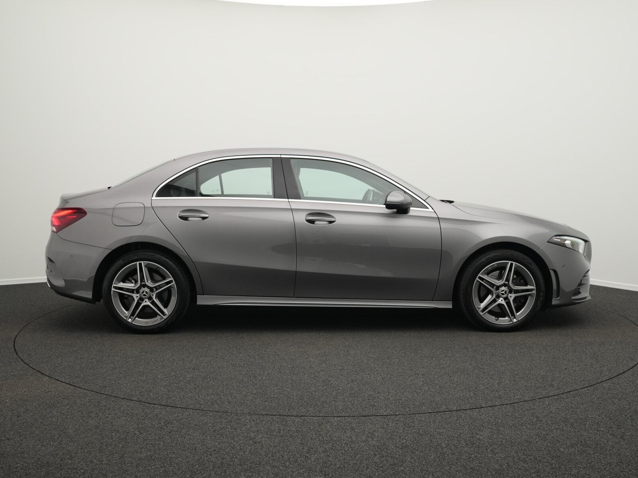 Mercedes A 250 e AMG-Line Lim LED+Kamera+18"+AHK (2022) - Foto 5