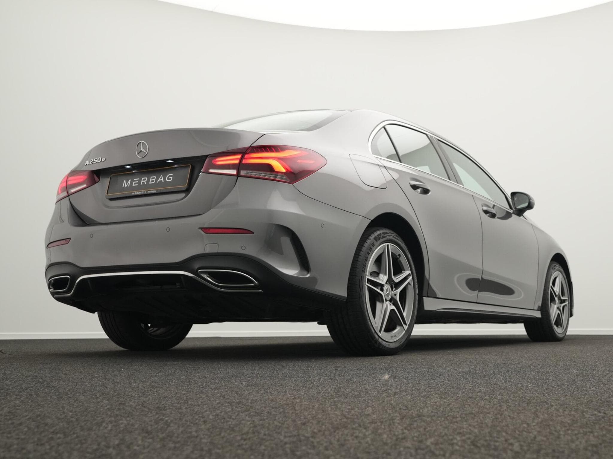 Mercedes A 250 e AMG-Line Lim LED+Kamera+18"+AHK (2022) - Foto 9