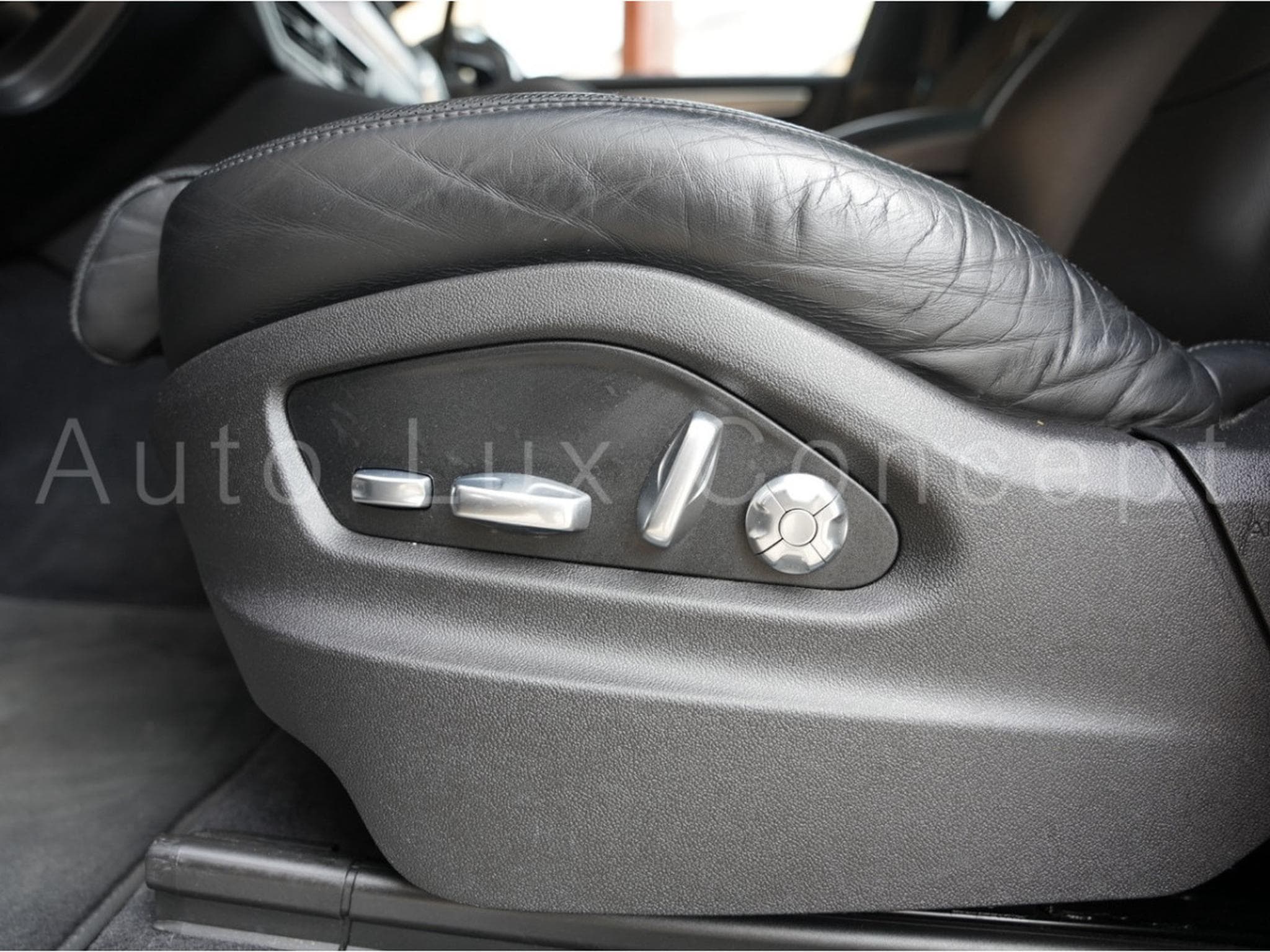 Porsche Cayenne Turbo (2018) - Photo 14