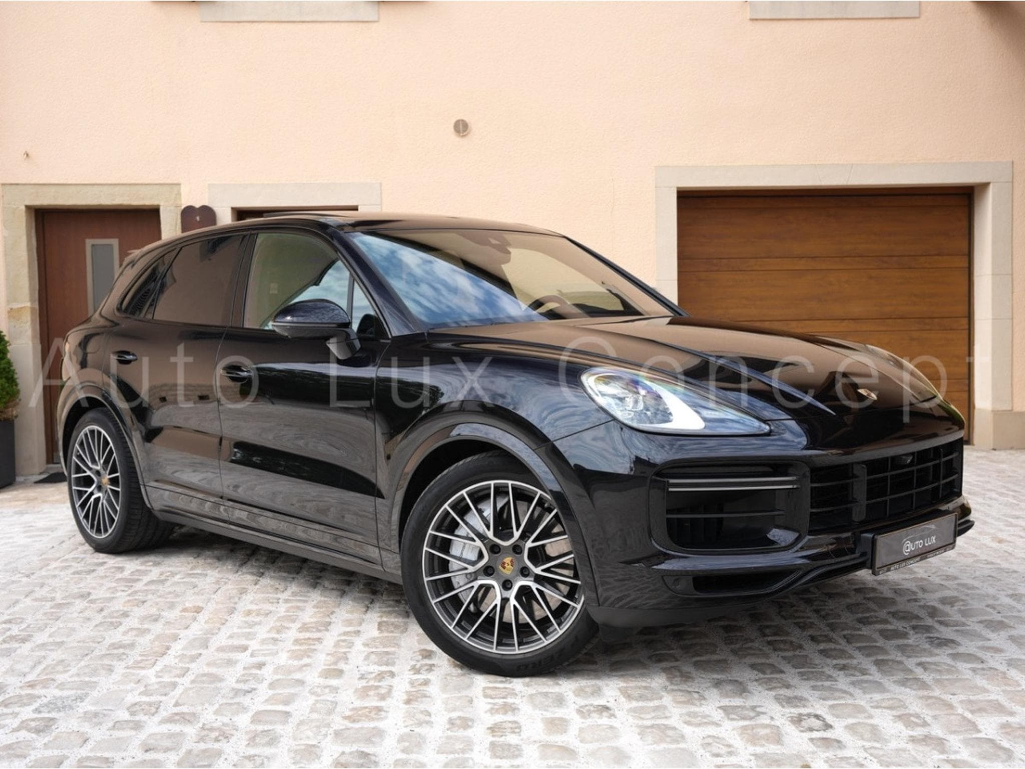 Porsche Cayenne Turbo (2018) - Photo 2