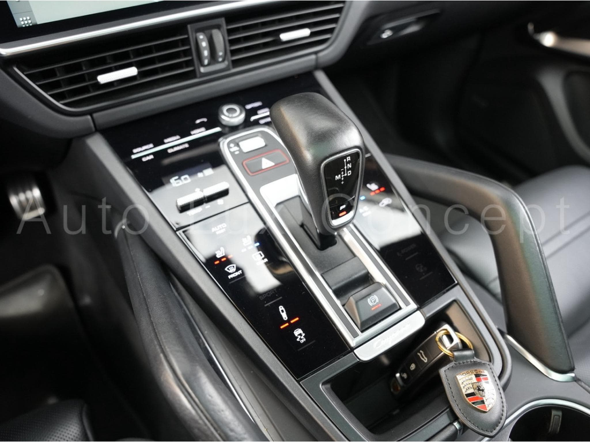 Porsche Cayenne Turbo (2018) - Photo 29
