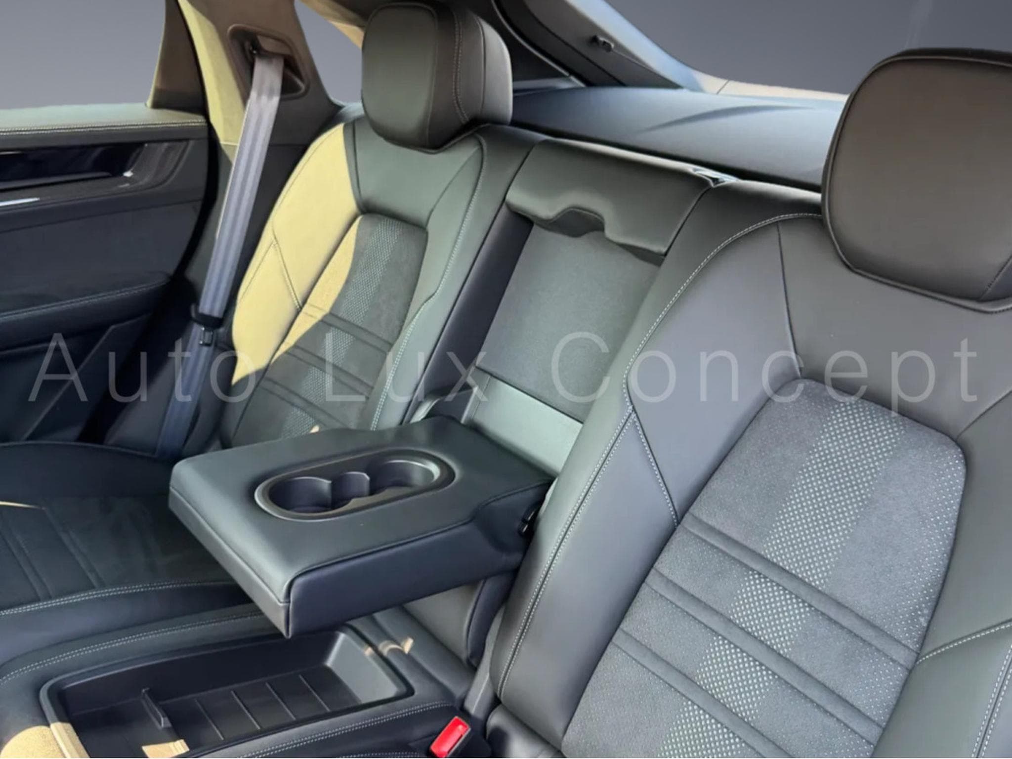 Porsche Cayenne Turbo E-Hybrid Coupé avec Pack GT (2026) - Photo 21
