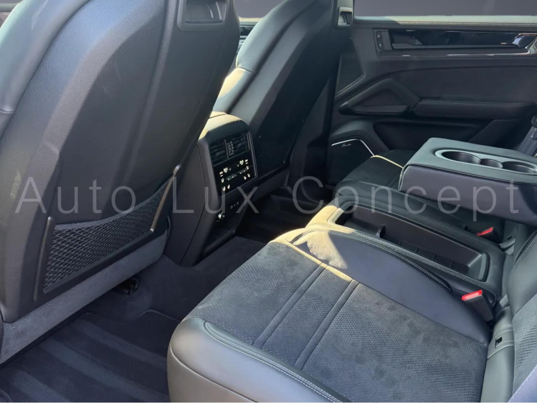 Porsche Cayenne Turbo E-Hybrid Coupé avec Pack GT (2026) - Photo 22