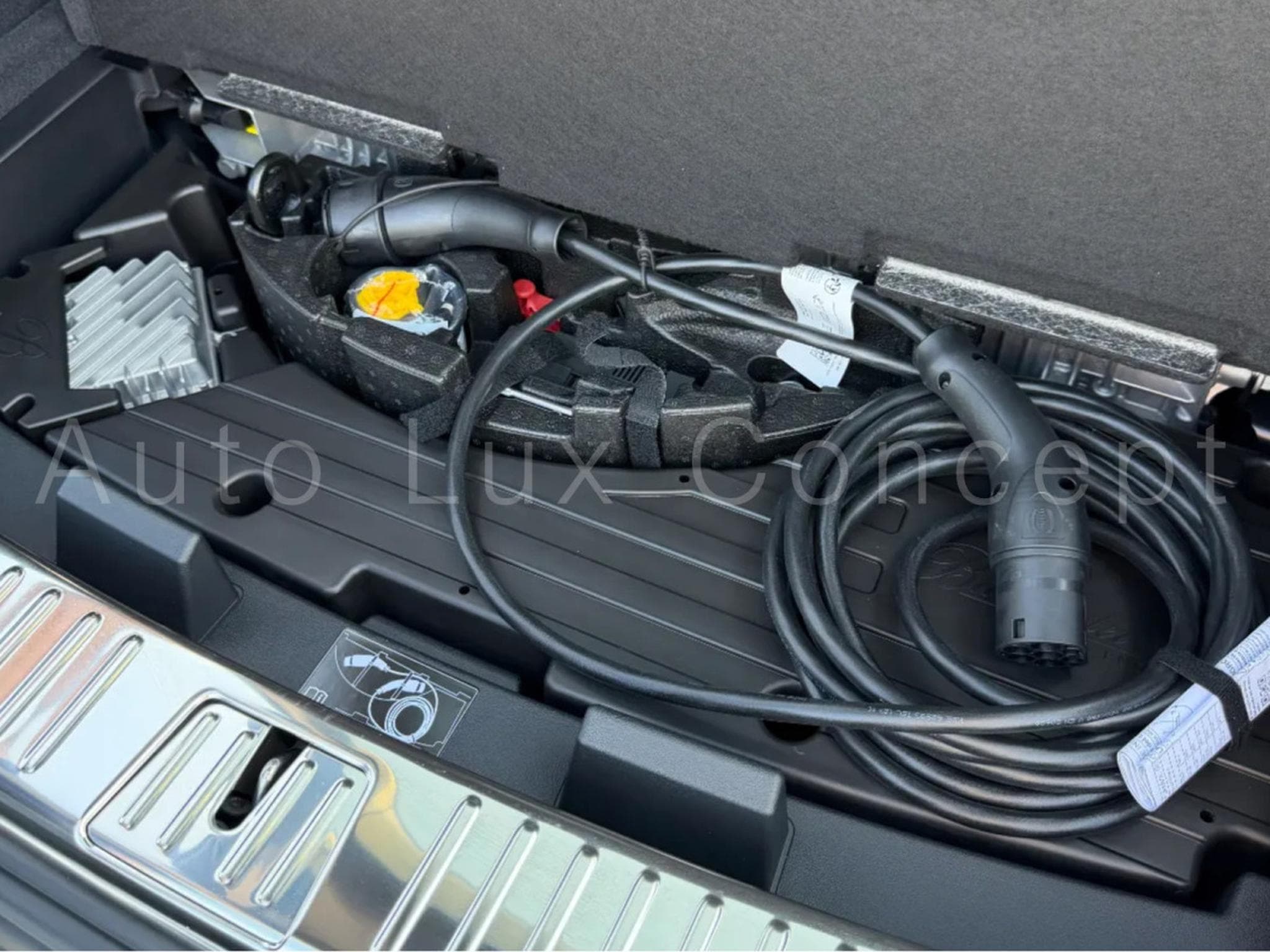 Porsche Cayenne Turbo E-Hybrid Coupé avec Pack GT (2026) - Photo 24
