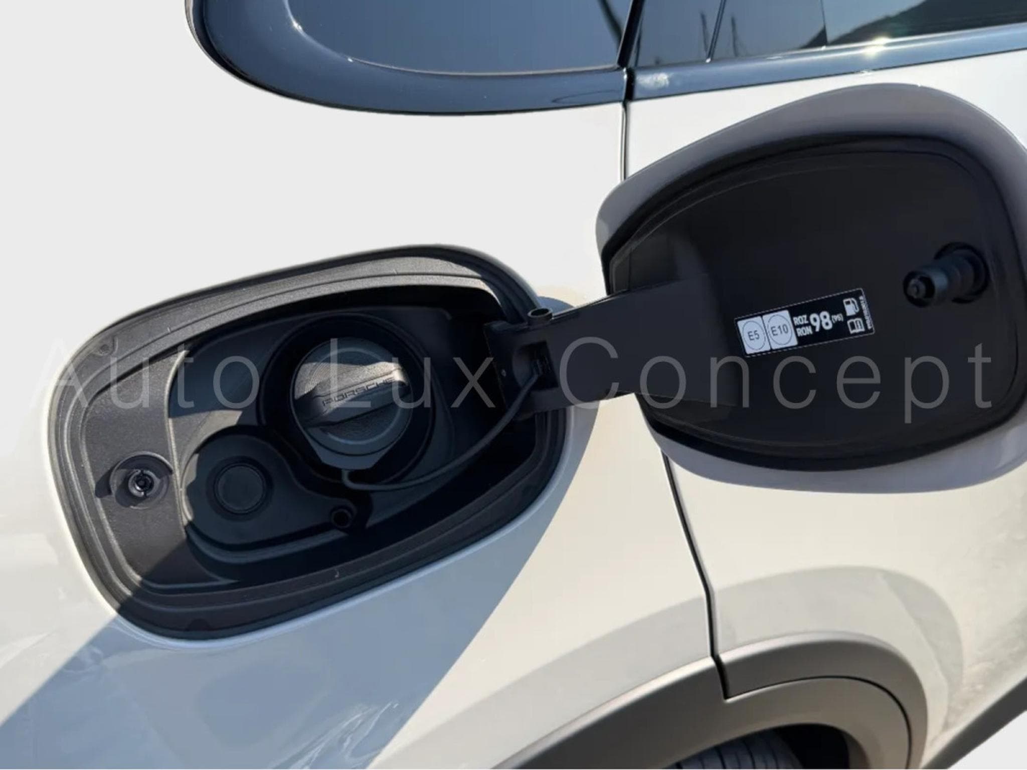 Porsche Cayenne Turbo E-Hybrid Coupé avec Pack GT (2026) - Photo 29