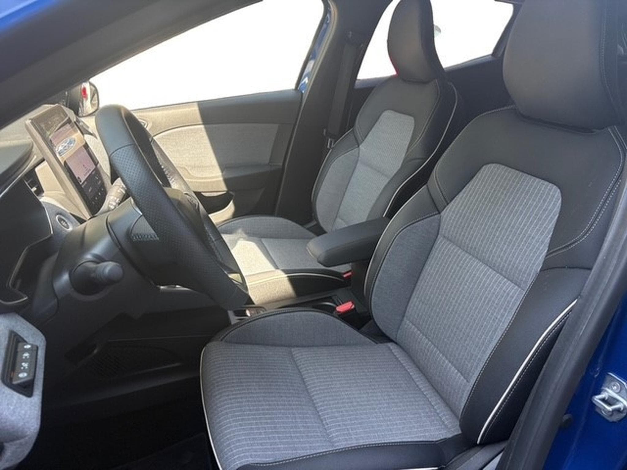 Renault Clio 1.0 TCe Techno X-Tronic (2025) - Photo 9