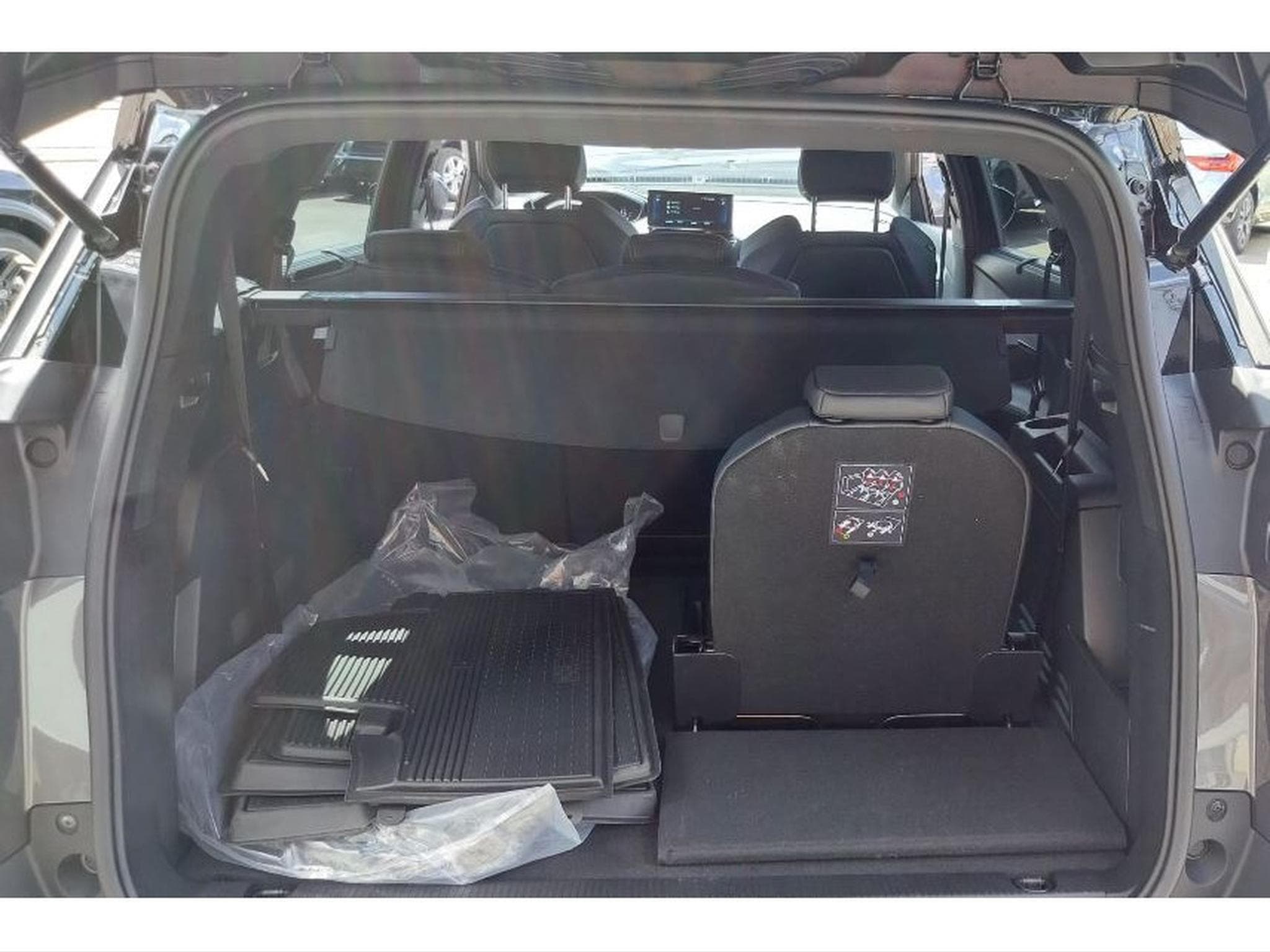 Peugeot 5008 1.2 puretech 131GT-LINE EAT8 (2024) - Photo 10