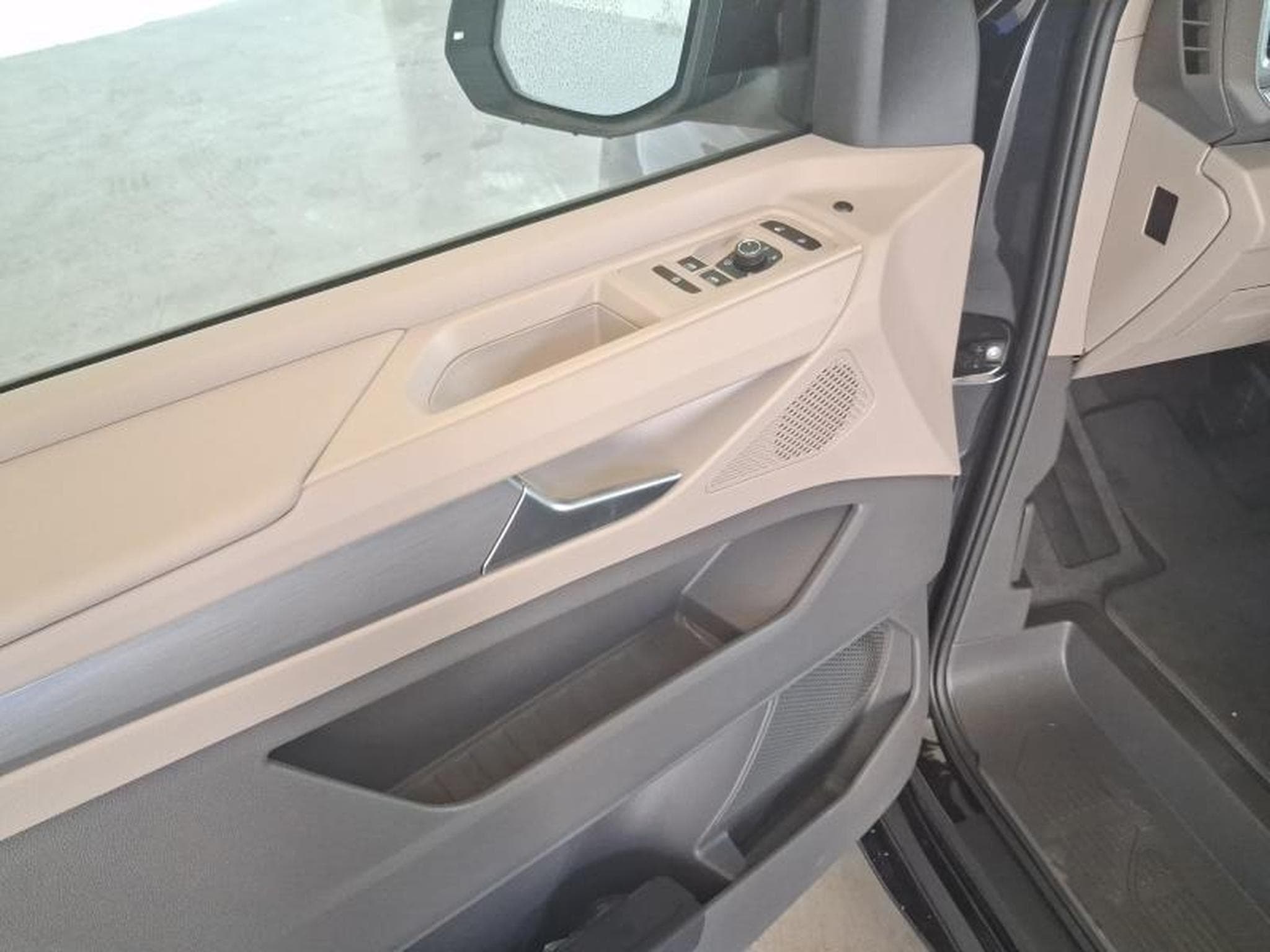 VW T7 Life LONG (2026) - Photo 11