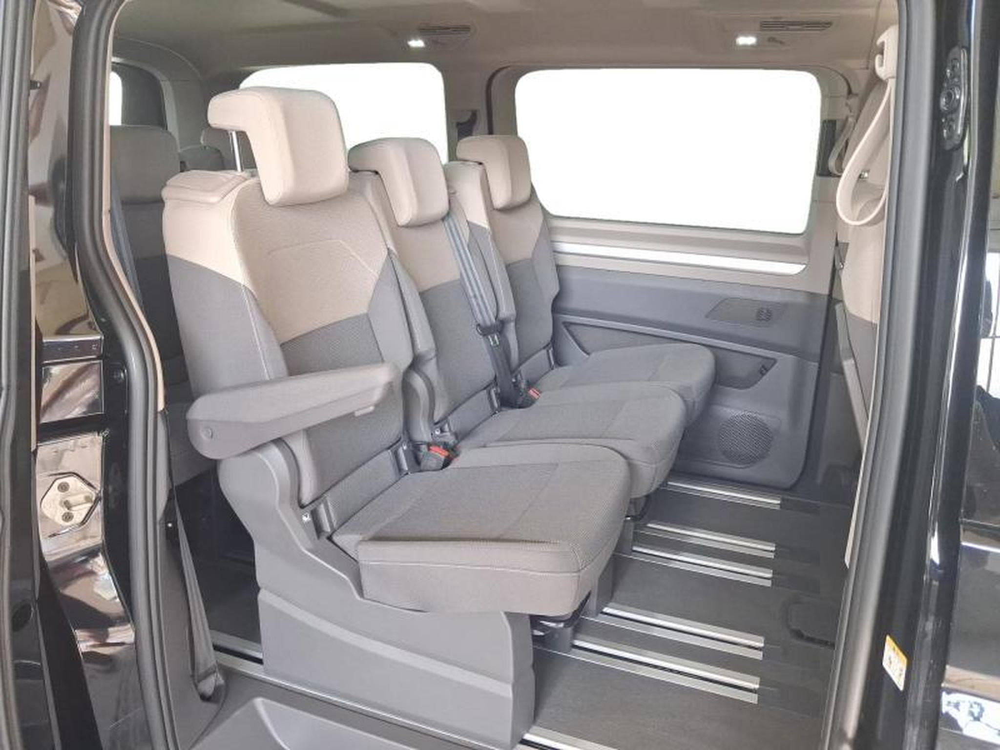 VW T7 Life LONG (2026) - Photo 15