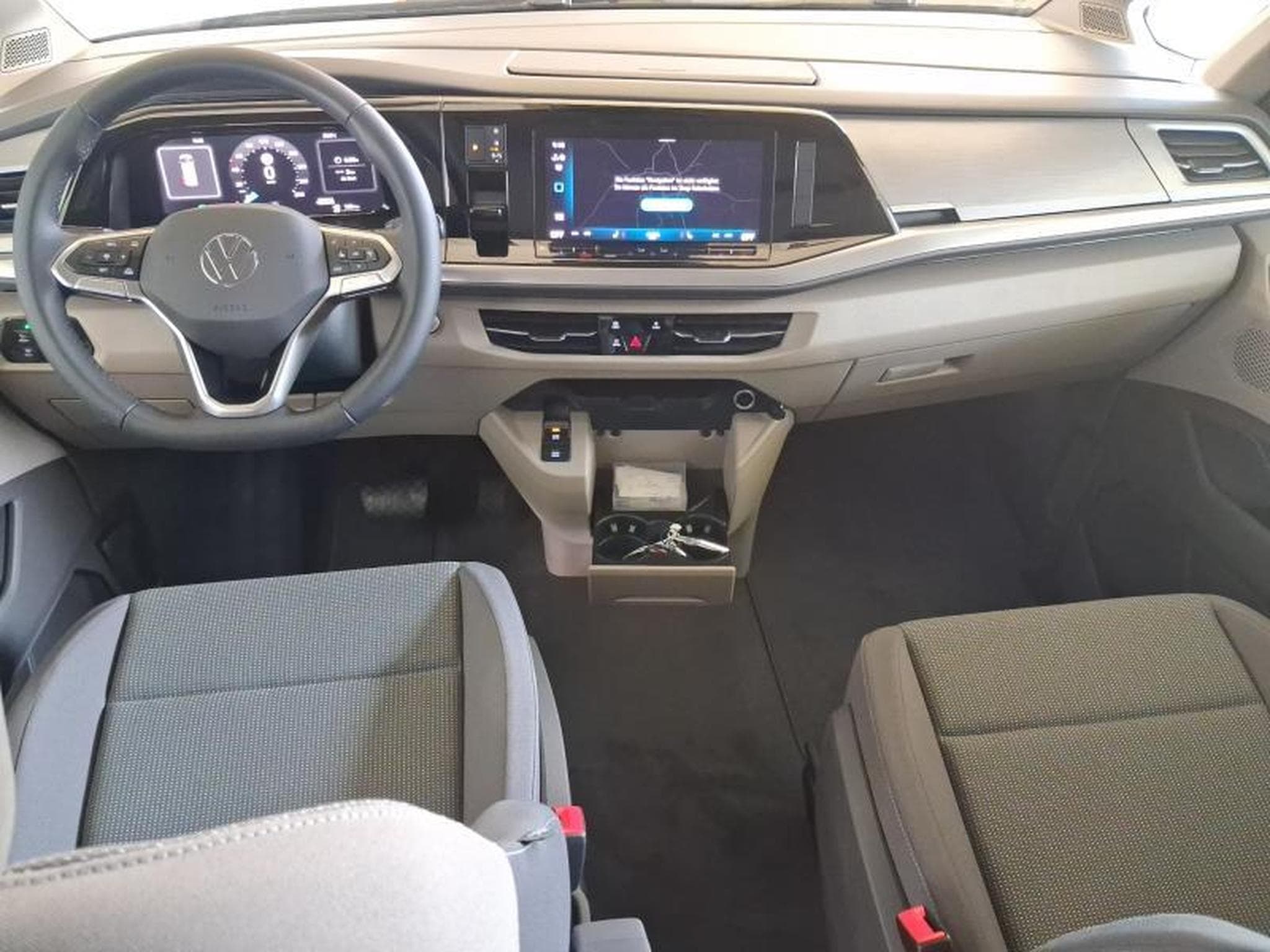 VW T7 Life LONG (2026) - Photo 2