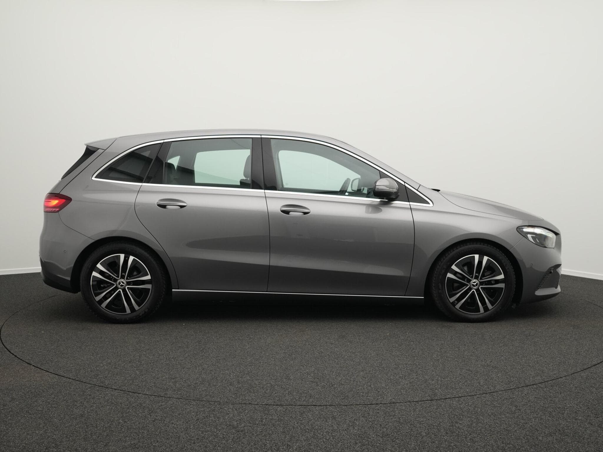 Mercedes B 180 d LED+Kamera+Apple+MBUX (2025) - Foto 5