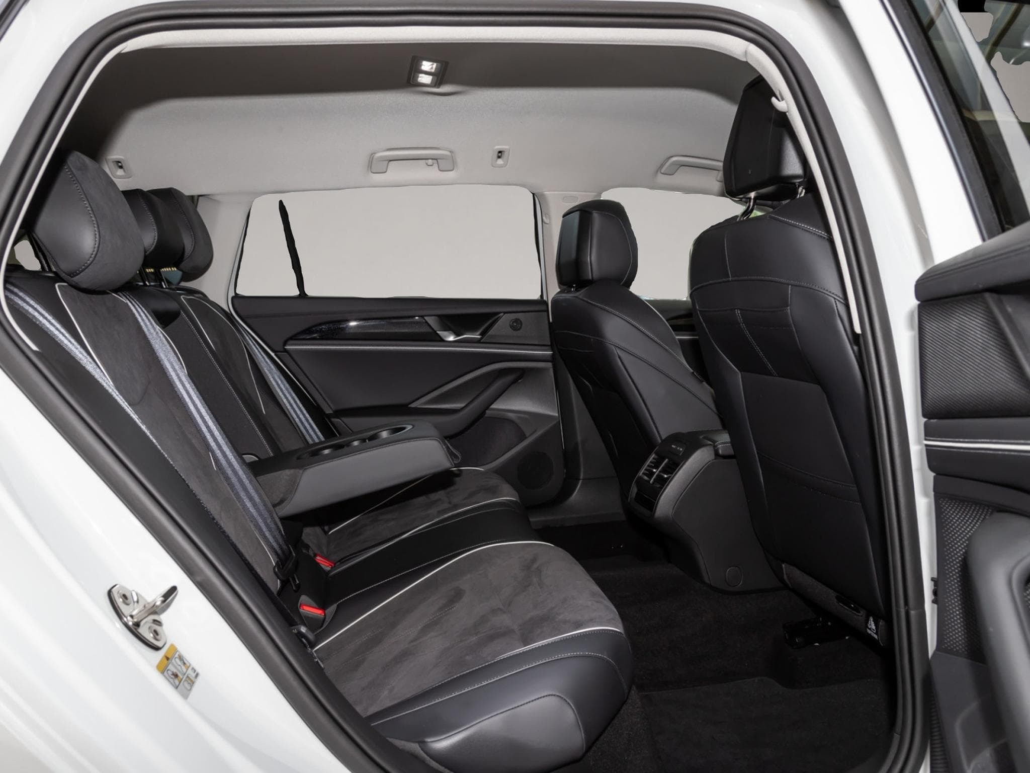 VW Passat (2025) - Photo 4