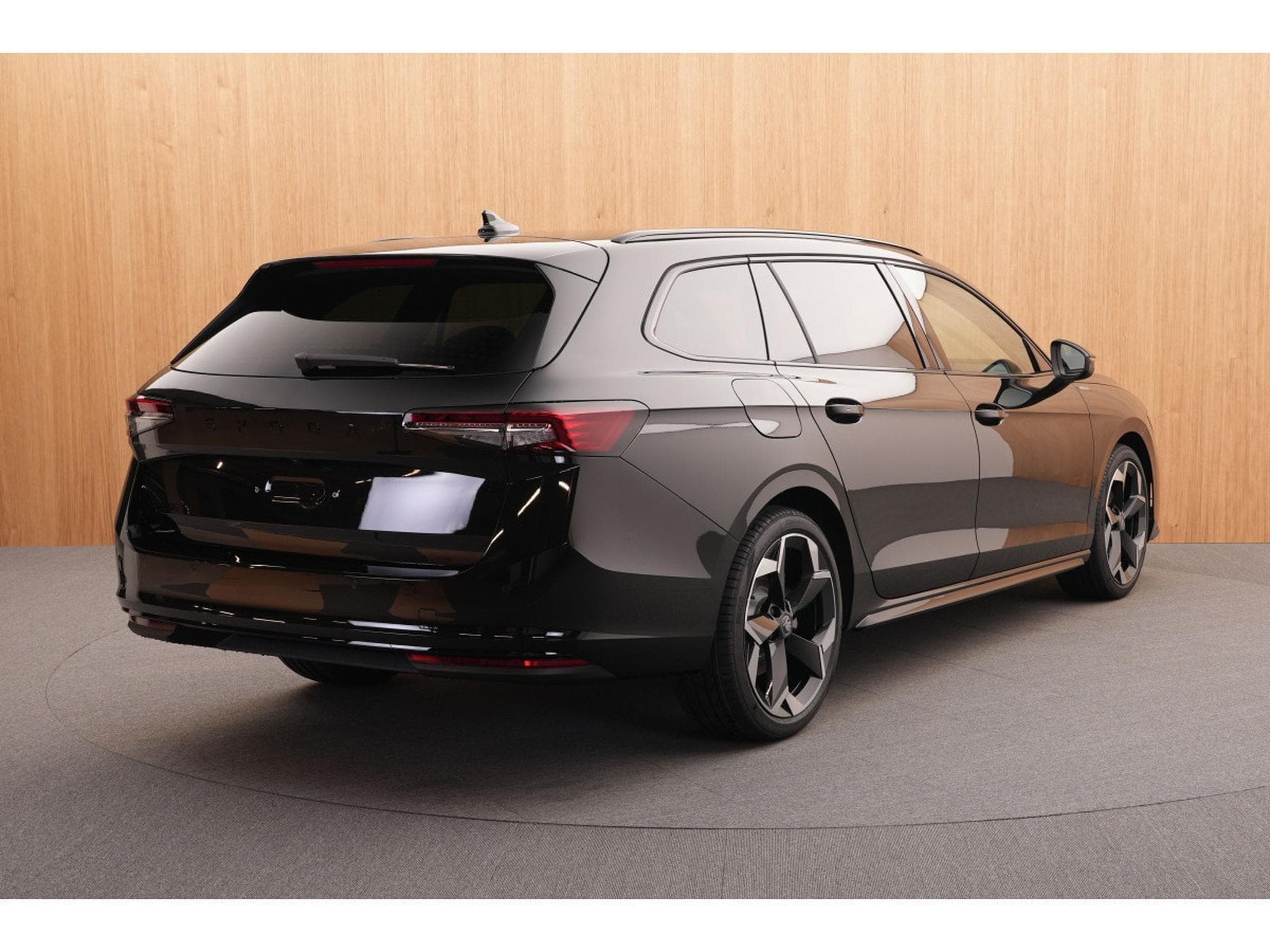 Skoda Superb Combi Sportline 2.0 TDI 4x4 DSG7 142 kW-193CV - Garantie 5 a (2025) - Photo 7