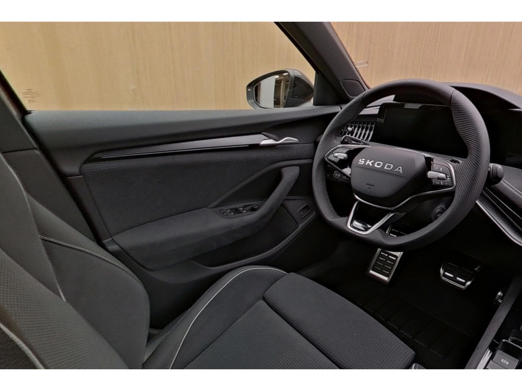 Skoda Superb Combi Sportline 2.0 TDI DSG7 110kW-150CV - DCC+ - Attelage - (2025) - Photo 10