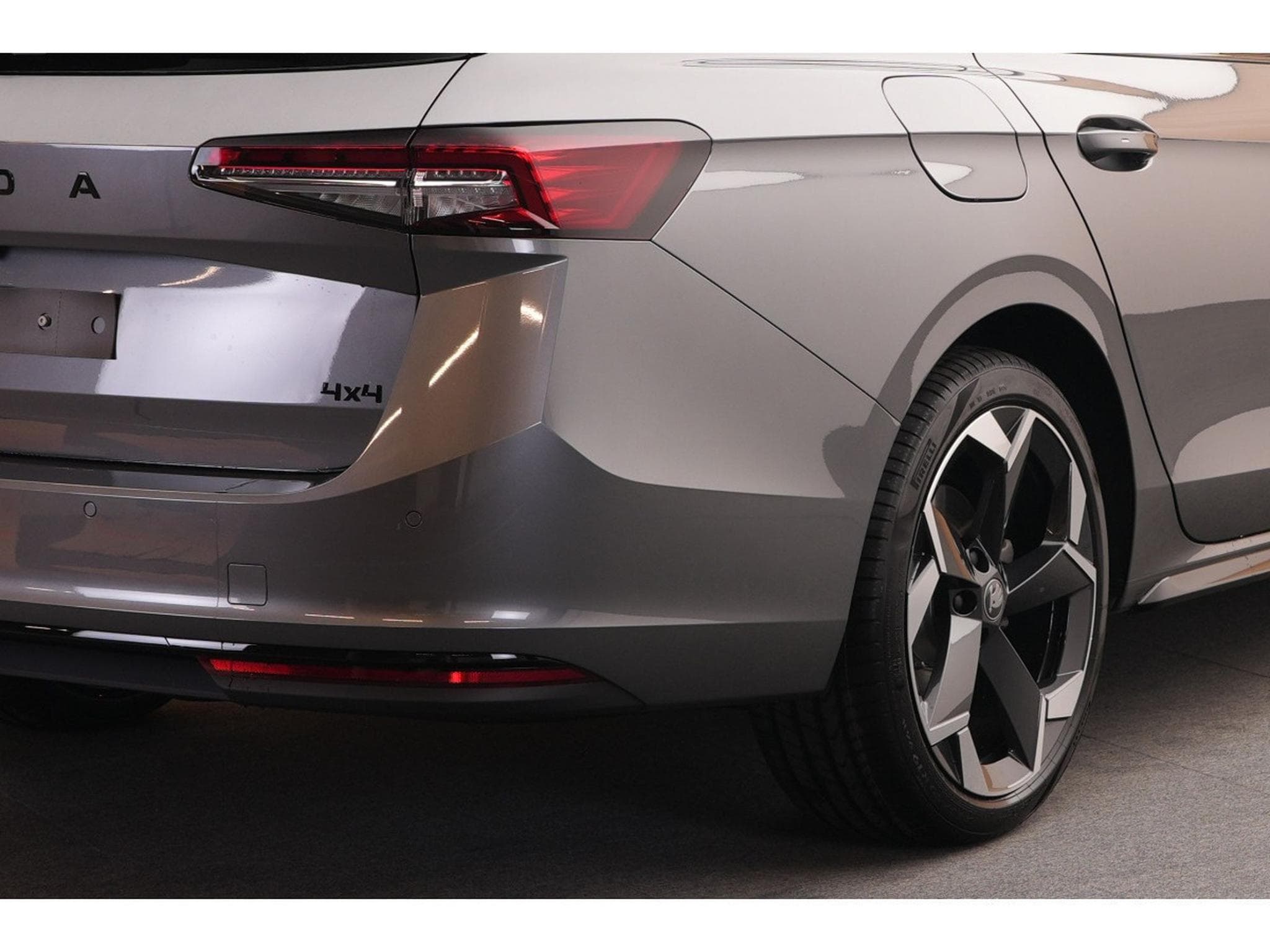 Skoda Superb Combi Sportline 2.0 TDI DSG7 110kW-150CV - DCC+ - Attelage - (2025) - Photo 14