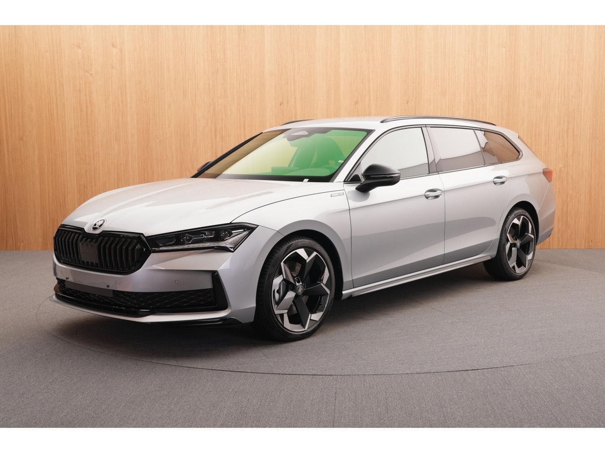 Skoda Superb Combi Sportline 2.0 TDI DSG7 110kW-150CV - DCC+ - Attelage - (2025) - Photo 2