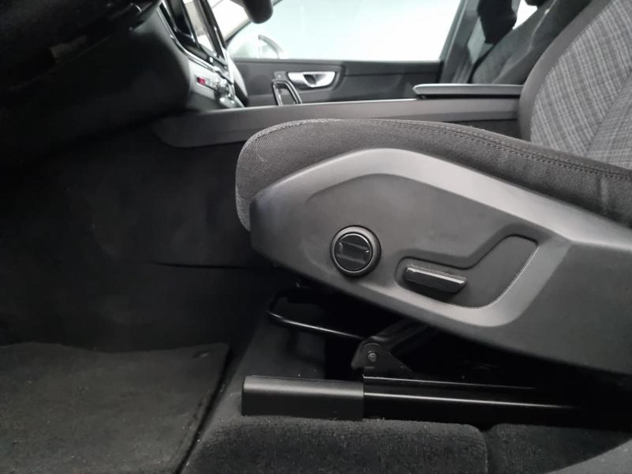 Volvo XC60 -50% T6 Hybride Rechargeable 253 + 145ch 8 AWD Core Bright (2024) - Photo 18