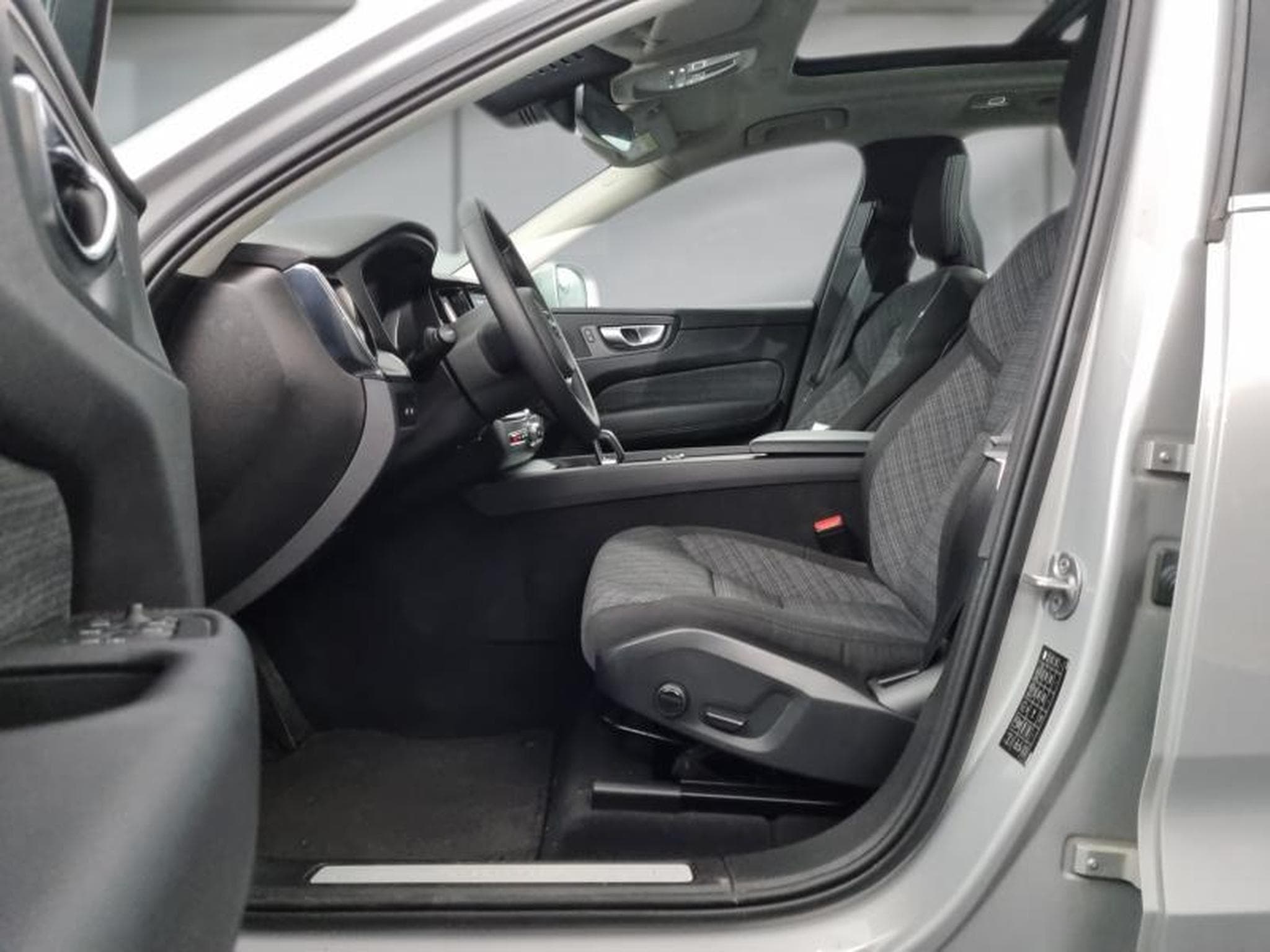 Volvo XC60 -50% T6 Hybride Rechargeable 253 + 145ch 8 AWD Core Bright (2024) - Photo 9