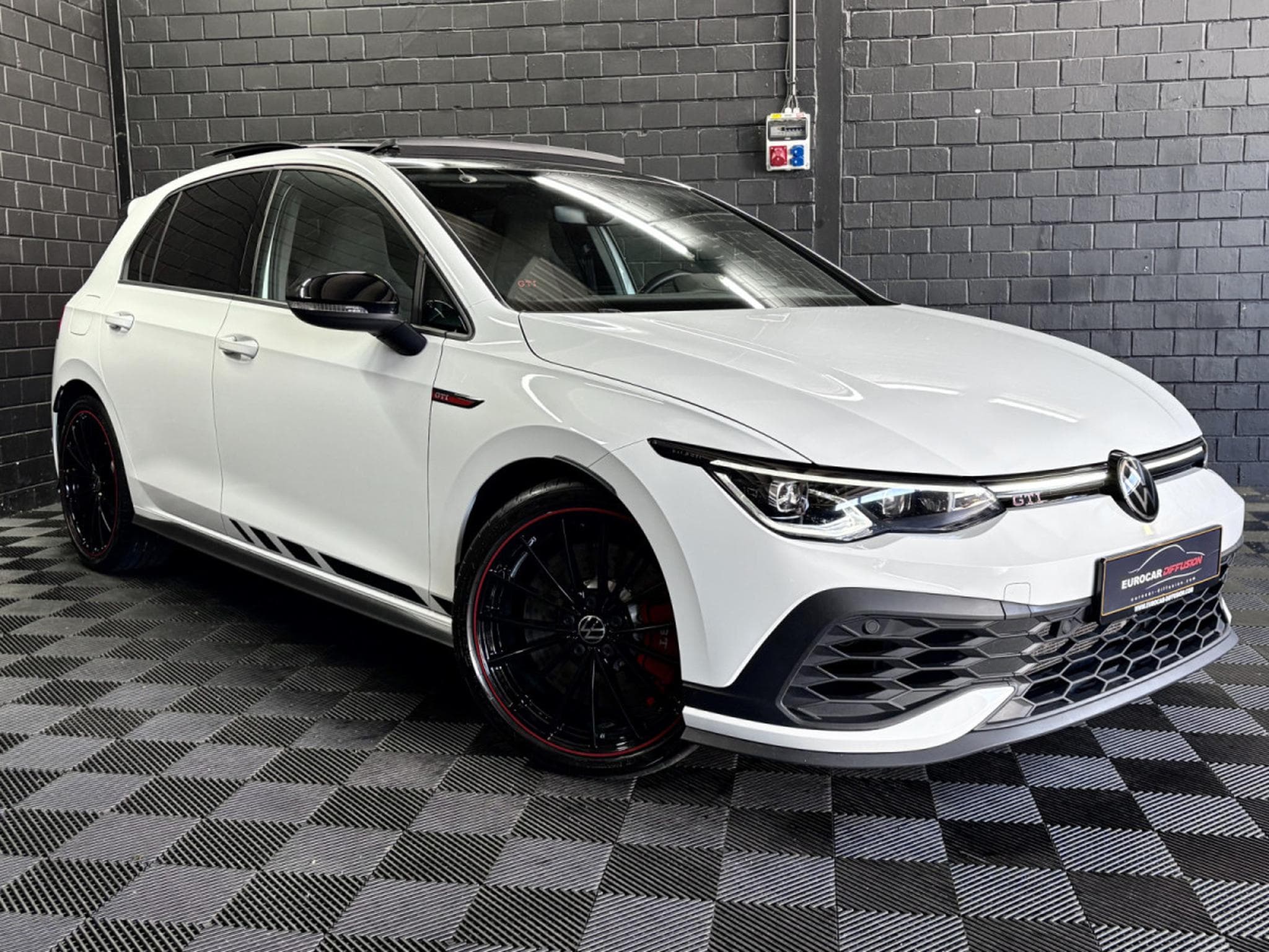 VW Golf GTI Clubsport 2.0 TSI 300 CV DSG7 *PACK PERF* AKRA* MATRIX * (2024) - Foto 3
