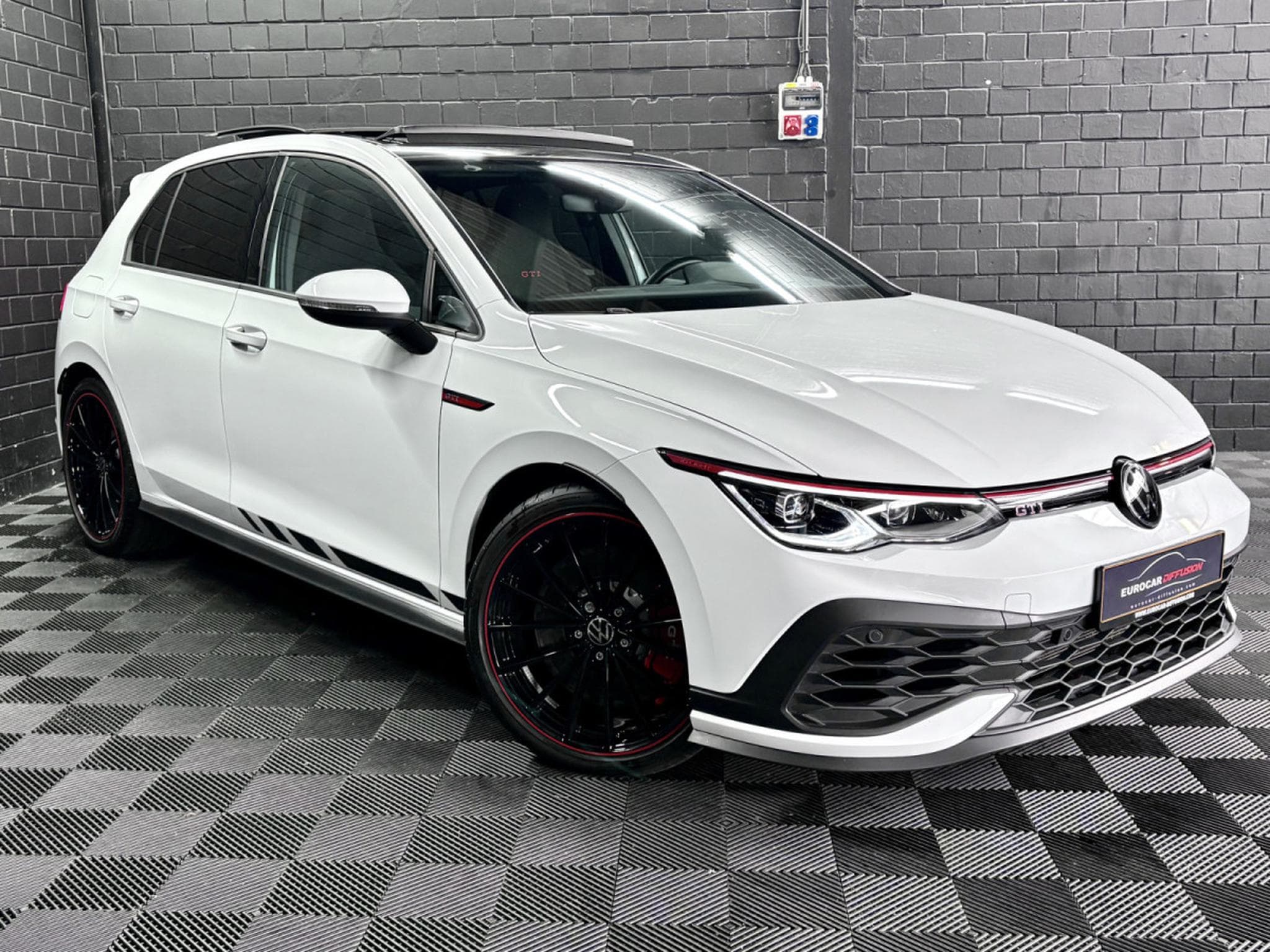 VW Golf GTI Clubsport 2.0 TSI 300 CV DSG7 *DCC* AKRA* MATRIX *PANO* (2023) - Foto 3