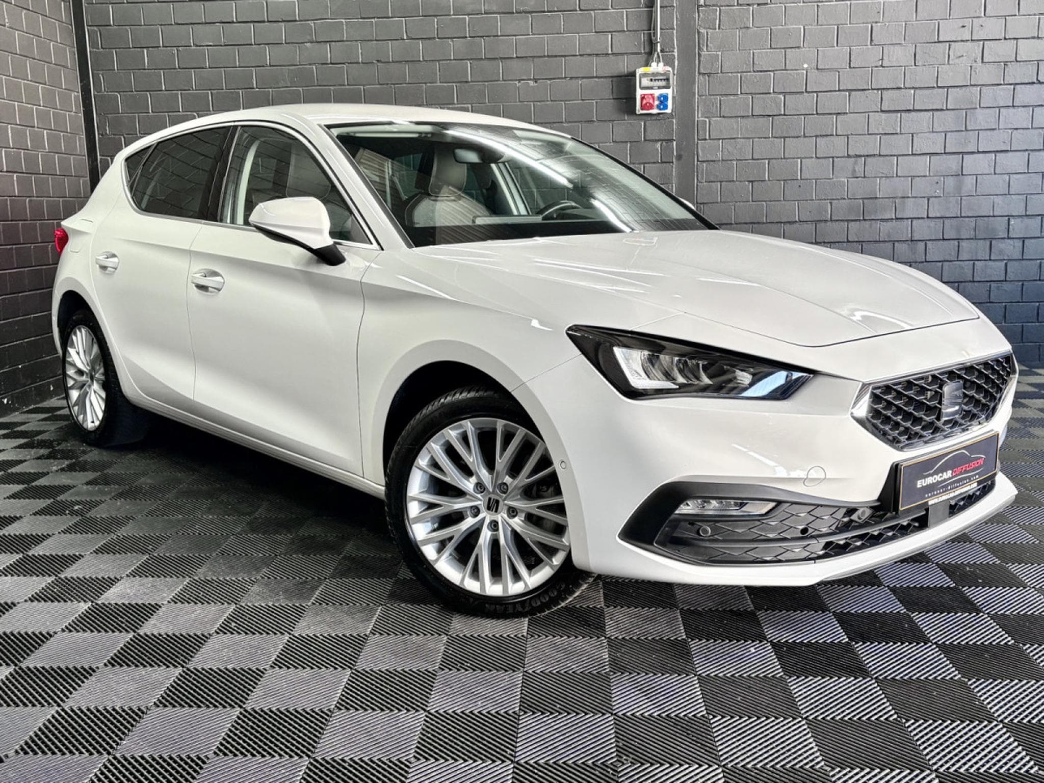Seat Leon IV Xcellence 1.4 e-Hybrid 204CV DSG 6  *4 SAISONS* *CAMERA* (2022) - Photo 4