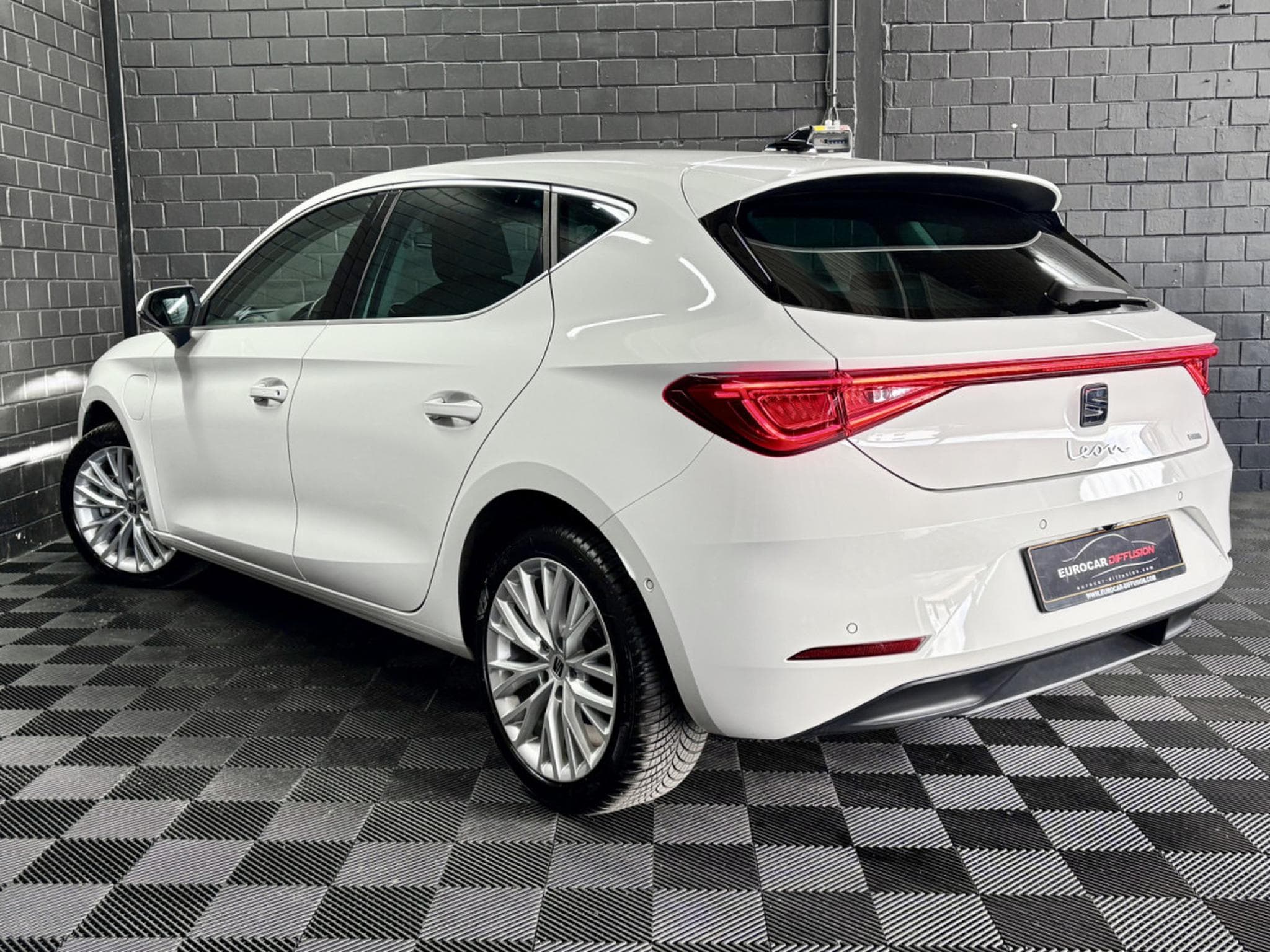 Seat Leon IV Xcellence 1.4 e-Hybrid 204CV DSG 6  *4 SAISONS* *CAMERA* (2022) - Photo 5