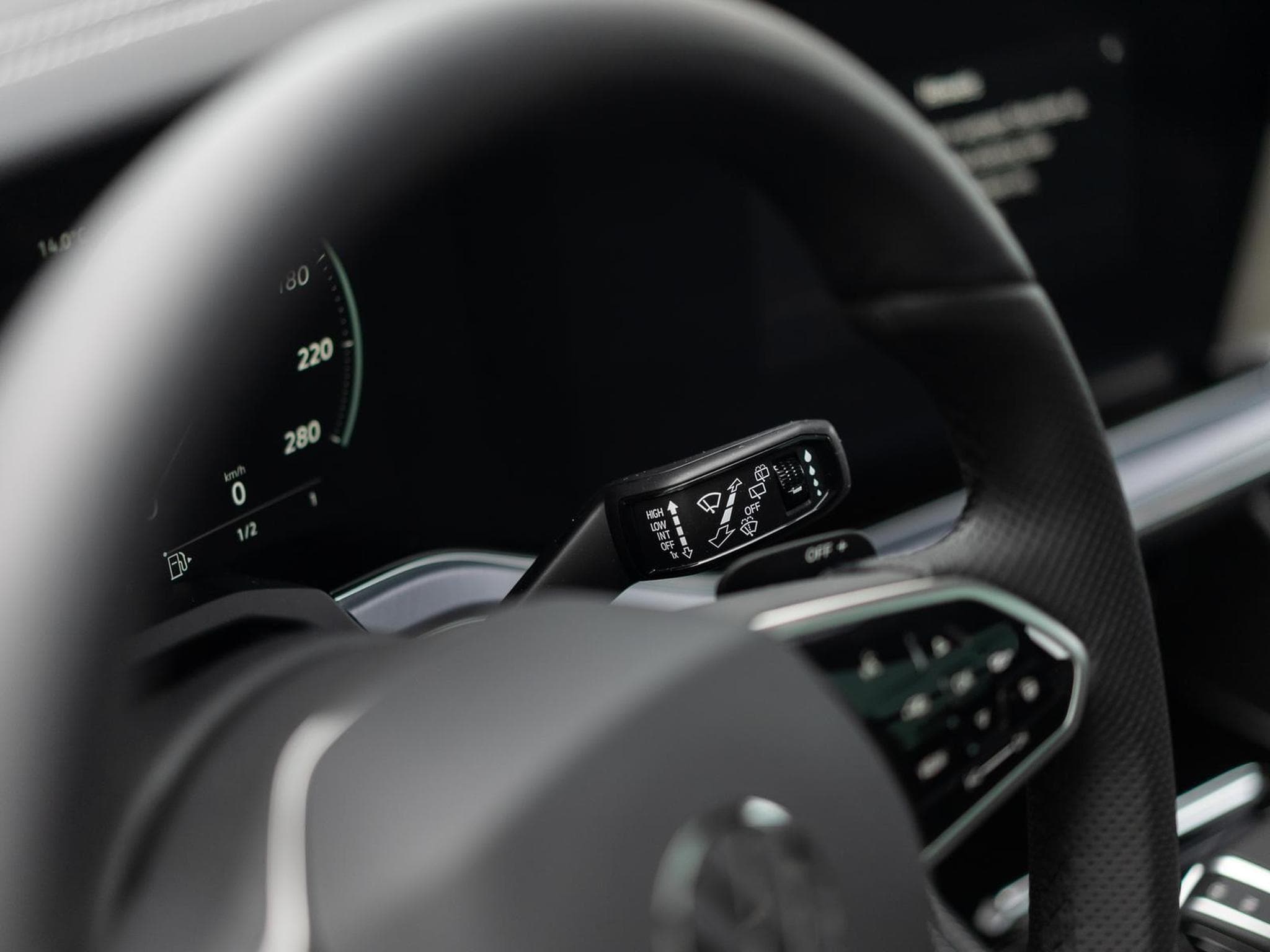 VW Touareg R-Line (2024) - Photo 11