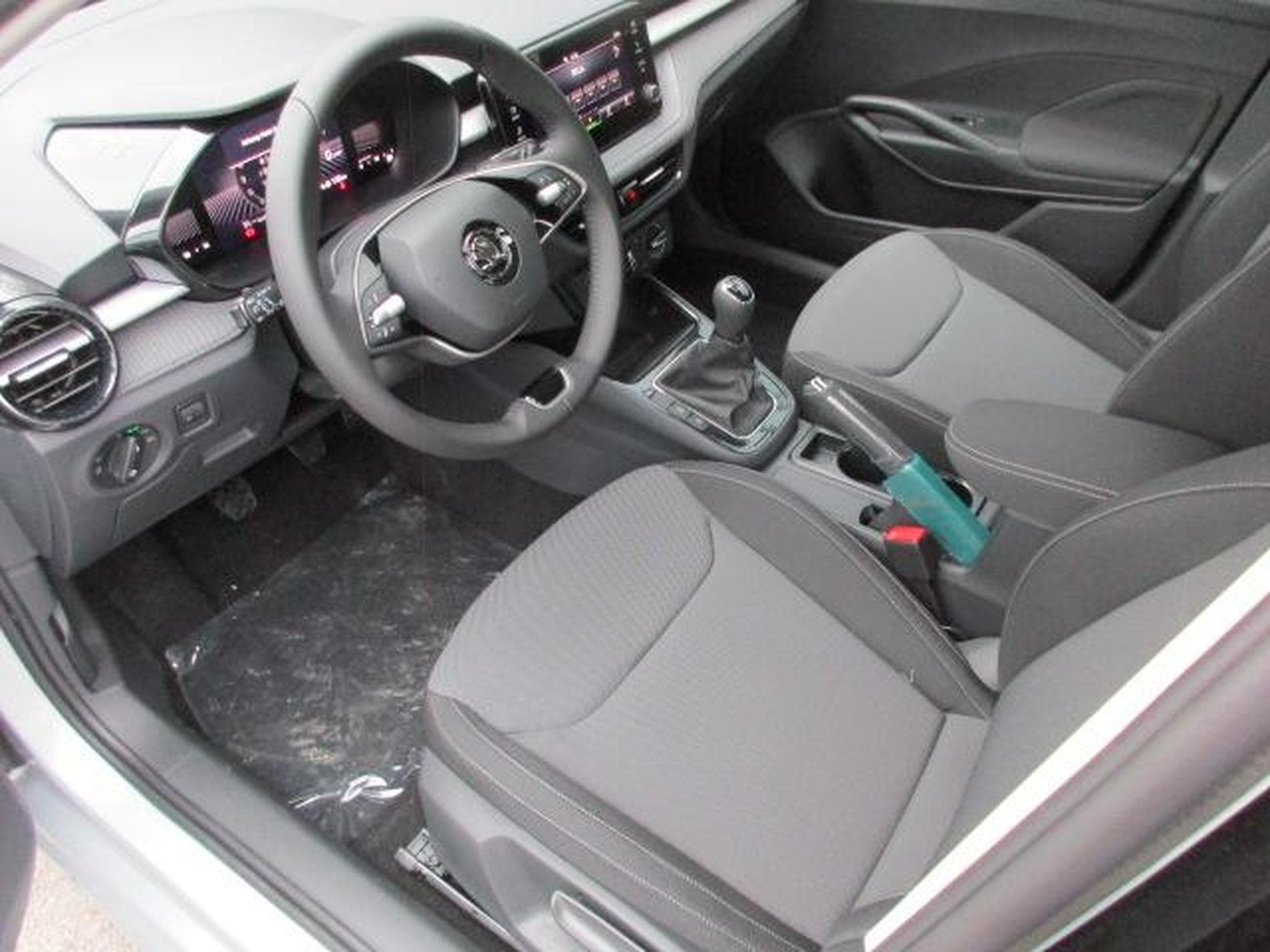 Skoda Fabia Selection 1.0 TSI (2024) - Foto 13