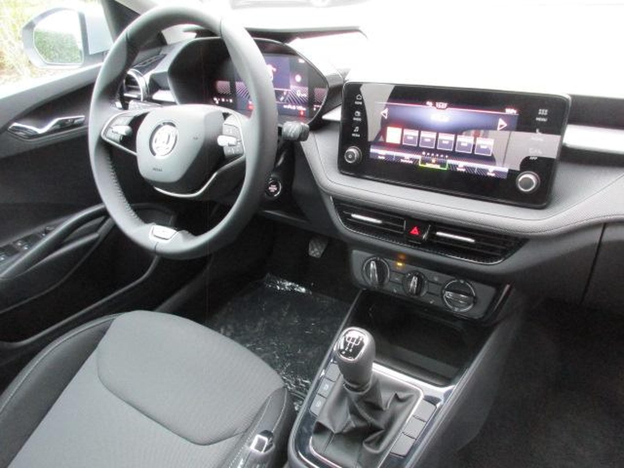 Skoda Fabia Selection 1.0 TSI (2024) - Foto 2
