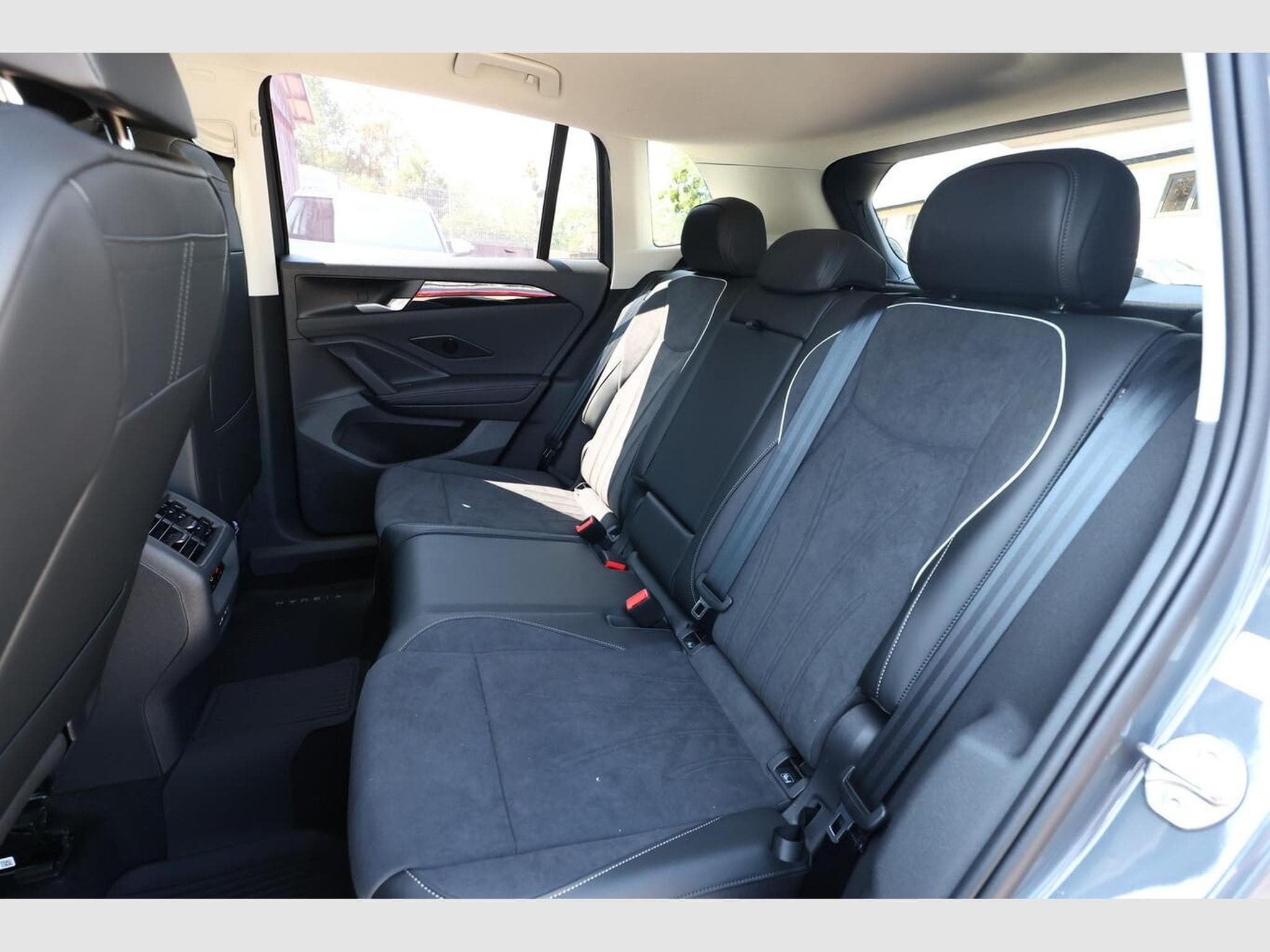 VW Tiguan Eleg. 4M Nav (2026) - Foto 10