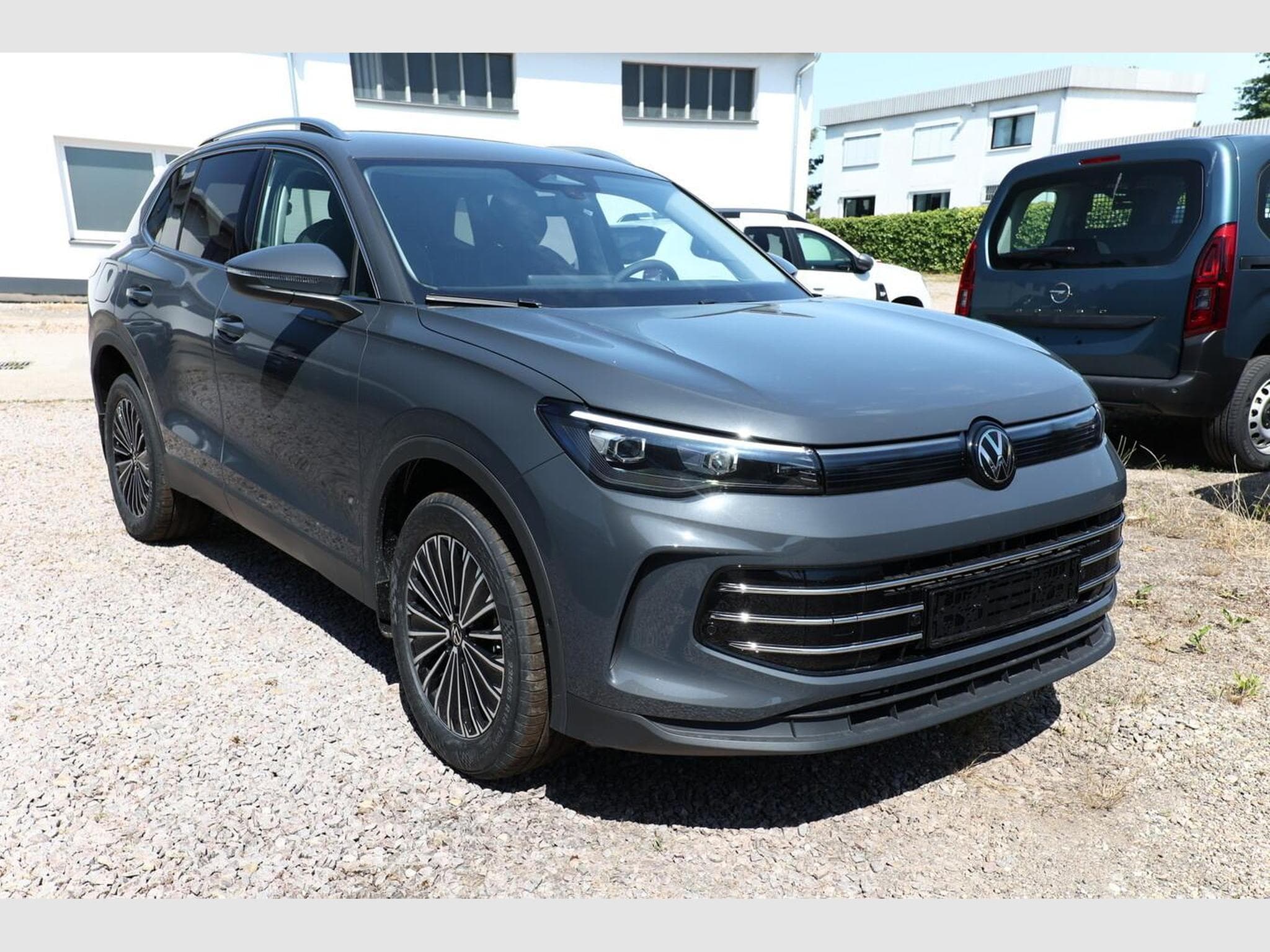 VW Tiguan Eleg. 4M Nav (2026) - Foto 2