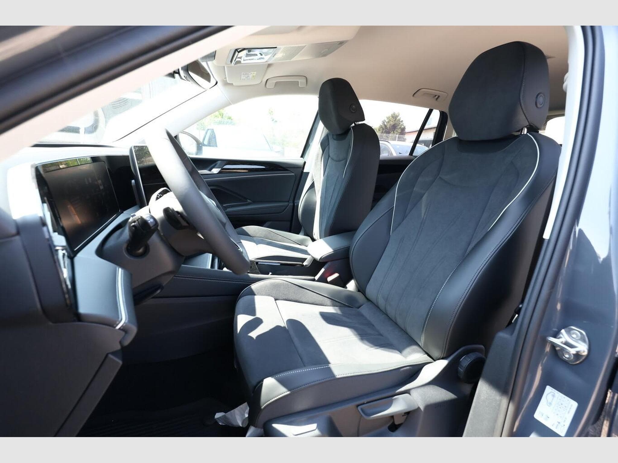 VW Tiguan Eleg. 4M Nav (2026) - Foto 6