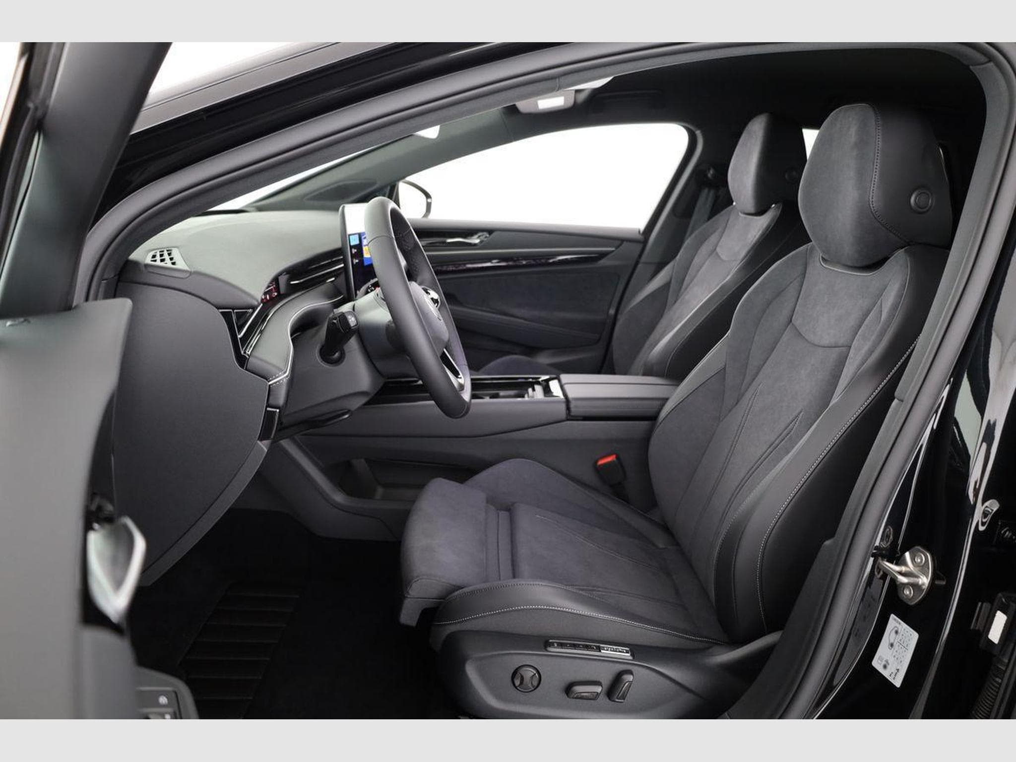 VW ID.7 Kombi Pro 210 kW (2026) - Photo 9
