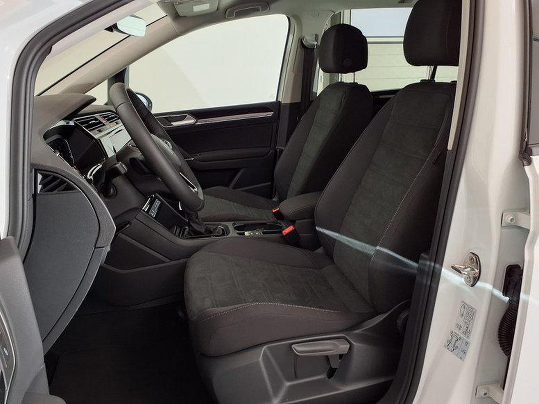 VW Touran Highline R-Line 2.0 TDI 7-Gang-DSG (2026) - Foto 9