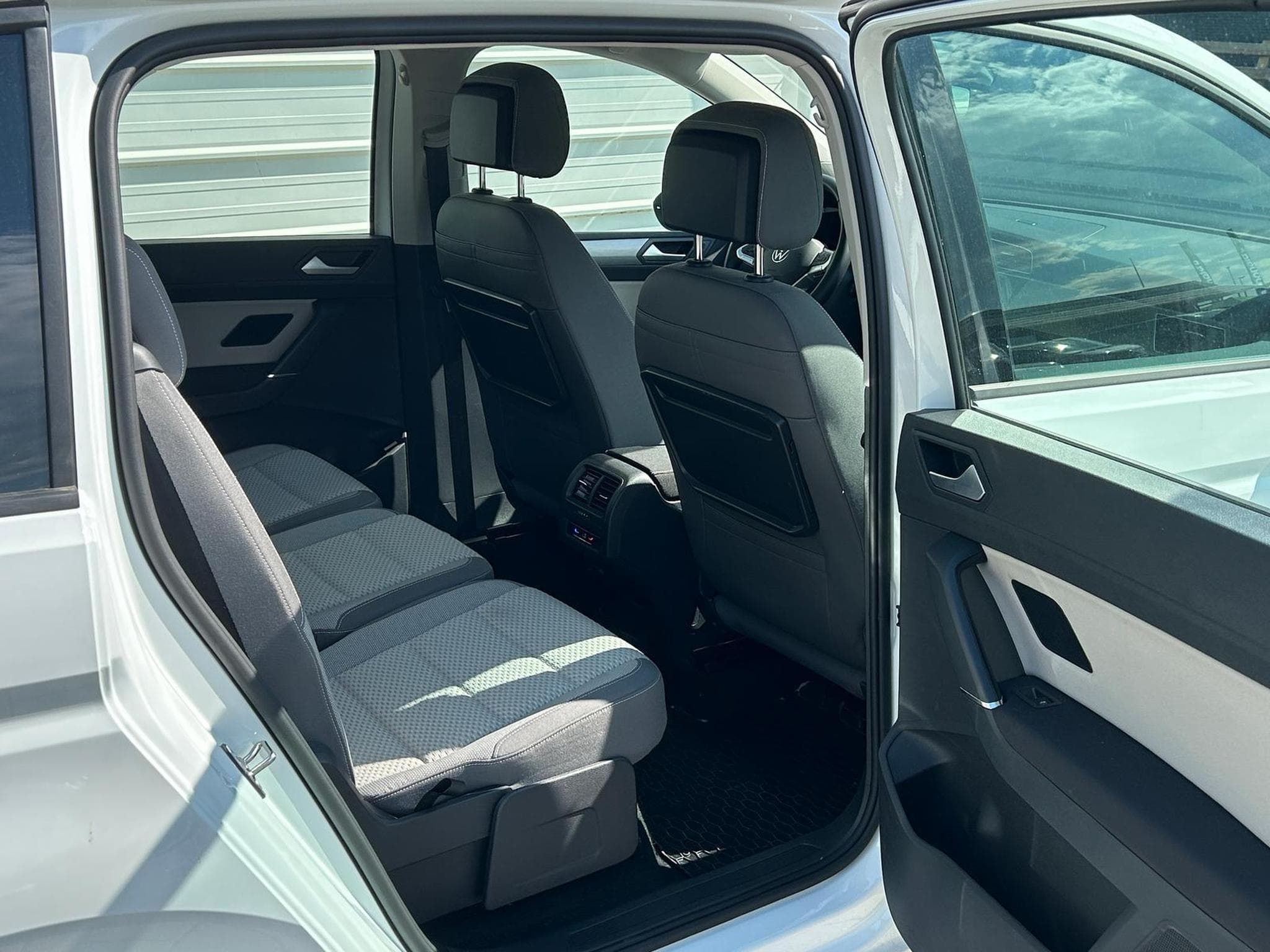 VW Touran 1.5 TSI 7 (2024) - Photo 13
