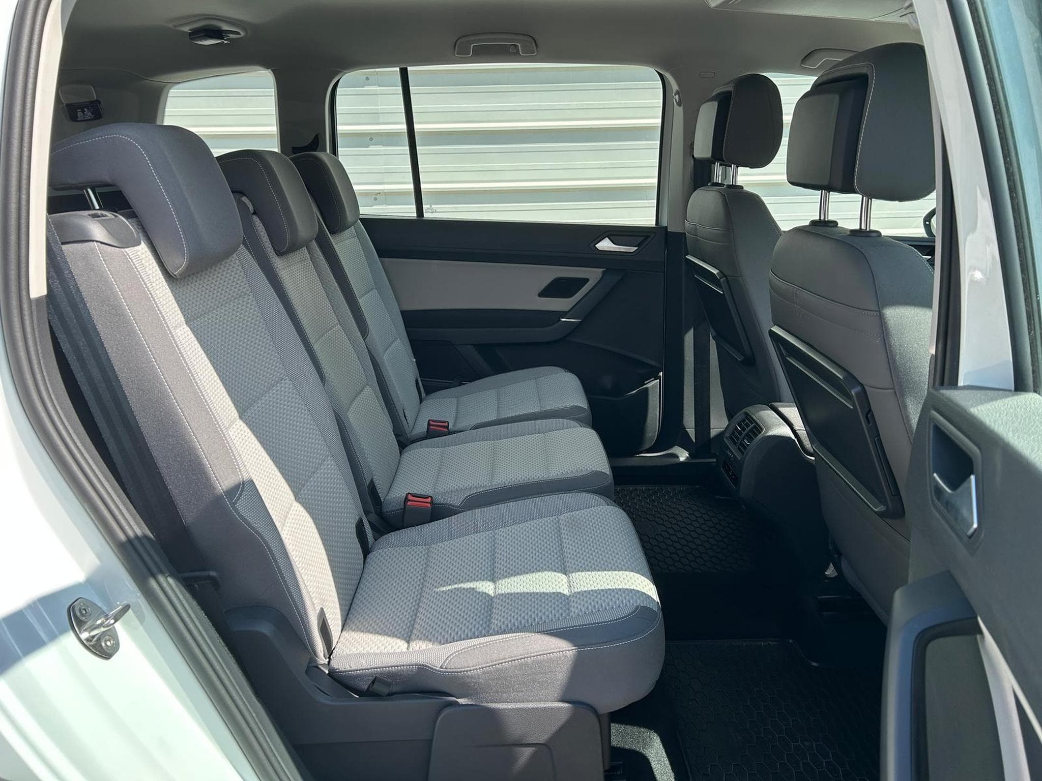 VW Touran 1.5 TSI 7 (2024) - Photo 14