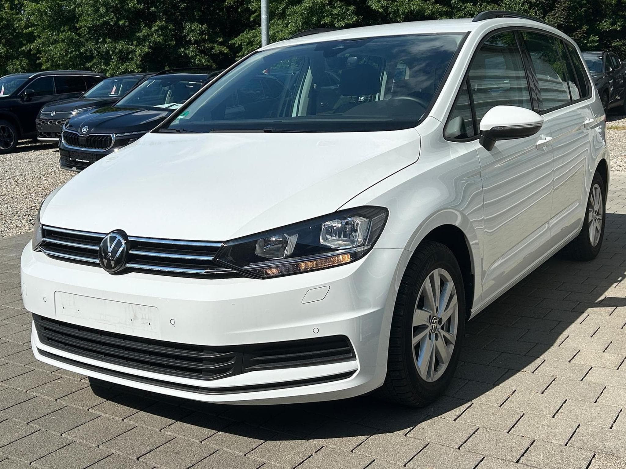 VW Touran 1.5 TSI 7 (2024) - Photo 3
