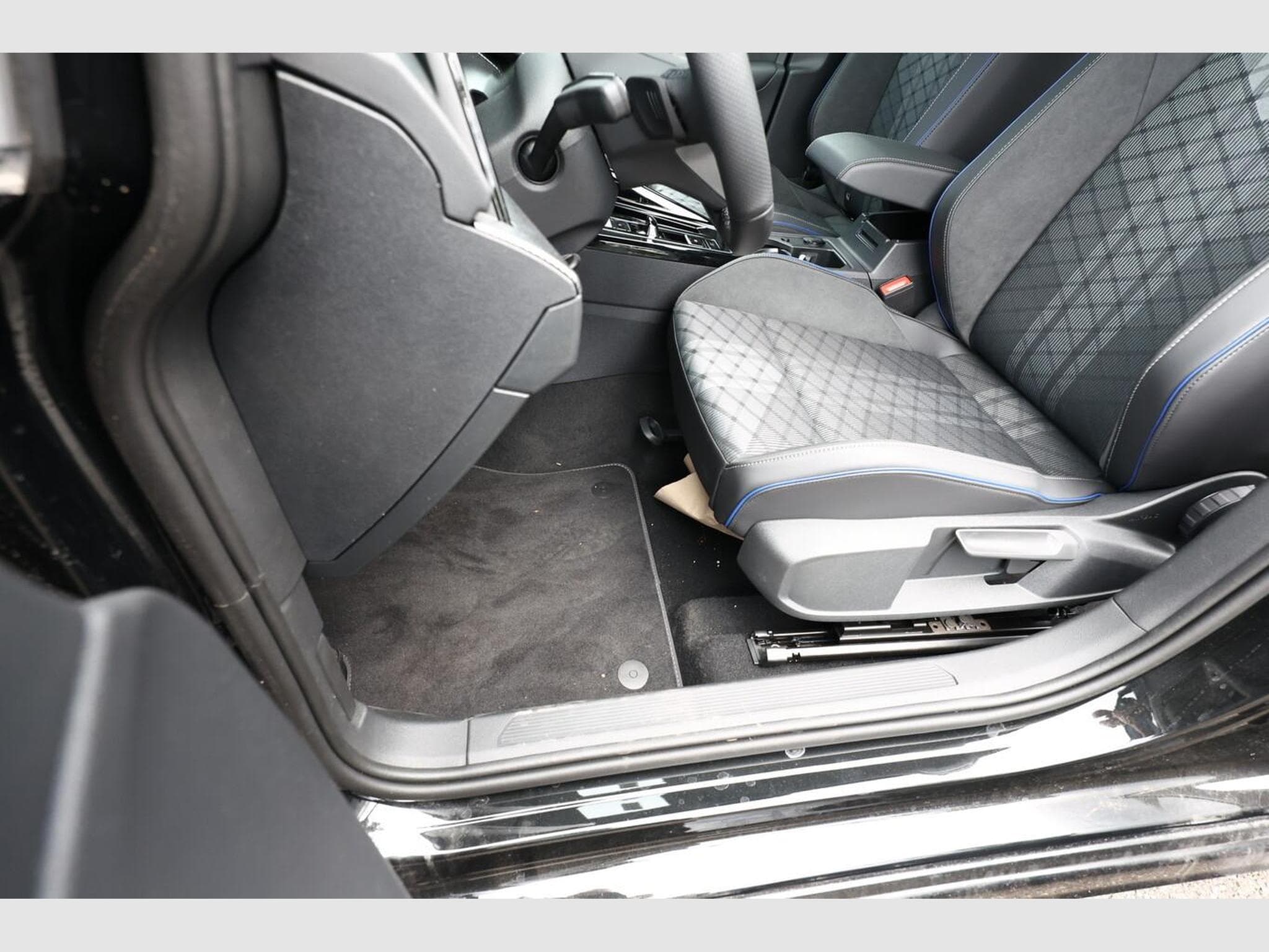 VW Golf Variant R-Line (2026) - Foto 13