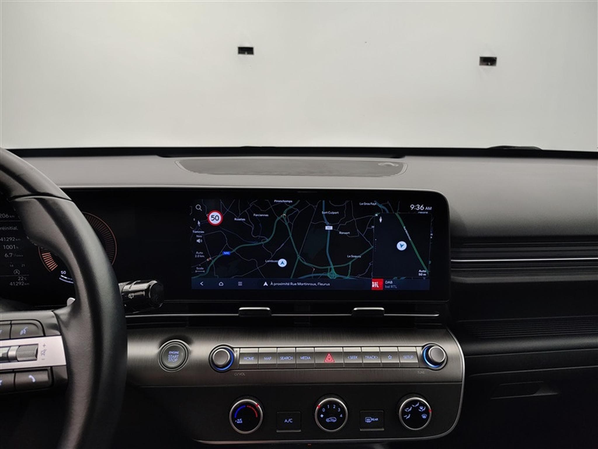 Hyundai Kona 1.0 T-GDi Twist DCT CARPLAY / CLIM / TEL (2024) - Photo 11