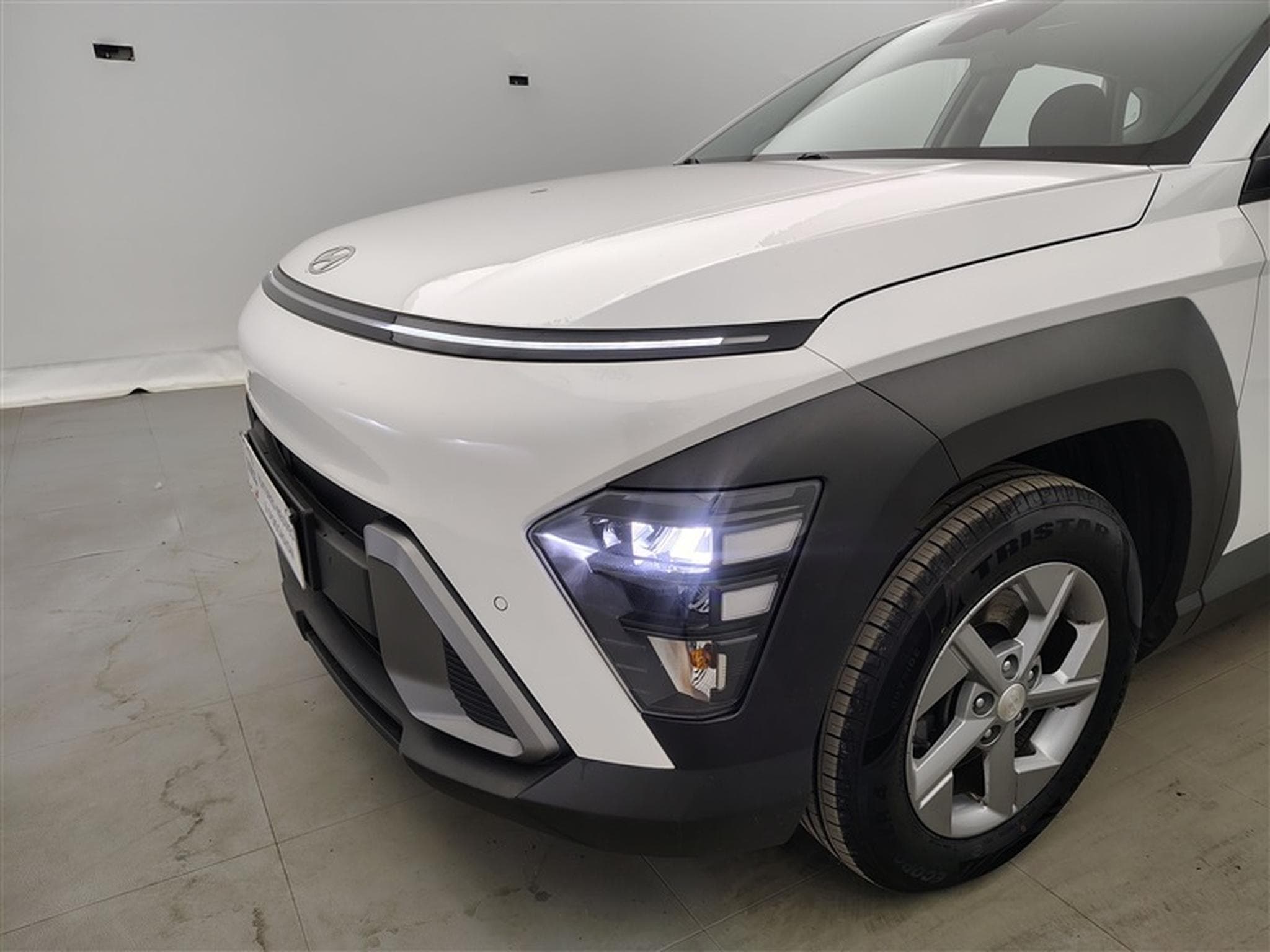 Hyundai Kona 1.0 T-GDi Twist DCT CARPLAY / CLIM / TEL (2024) - Photo 15