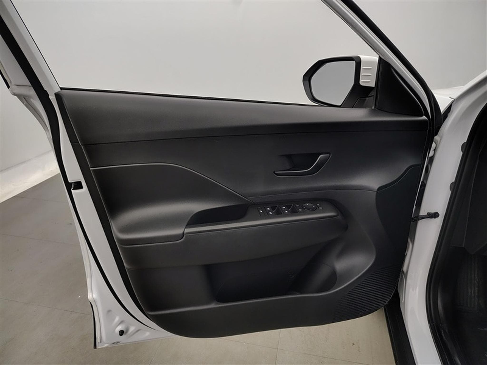 Hyundai Kona 1.0 T-GDi Twist DCT CARPLAY / CLIM / TEL (2024) - Photo 17