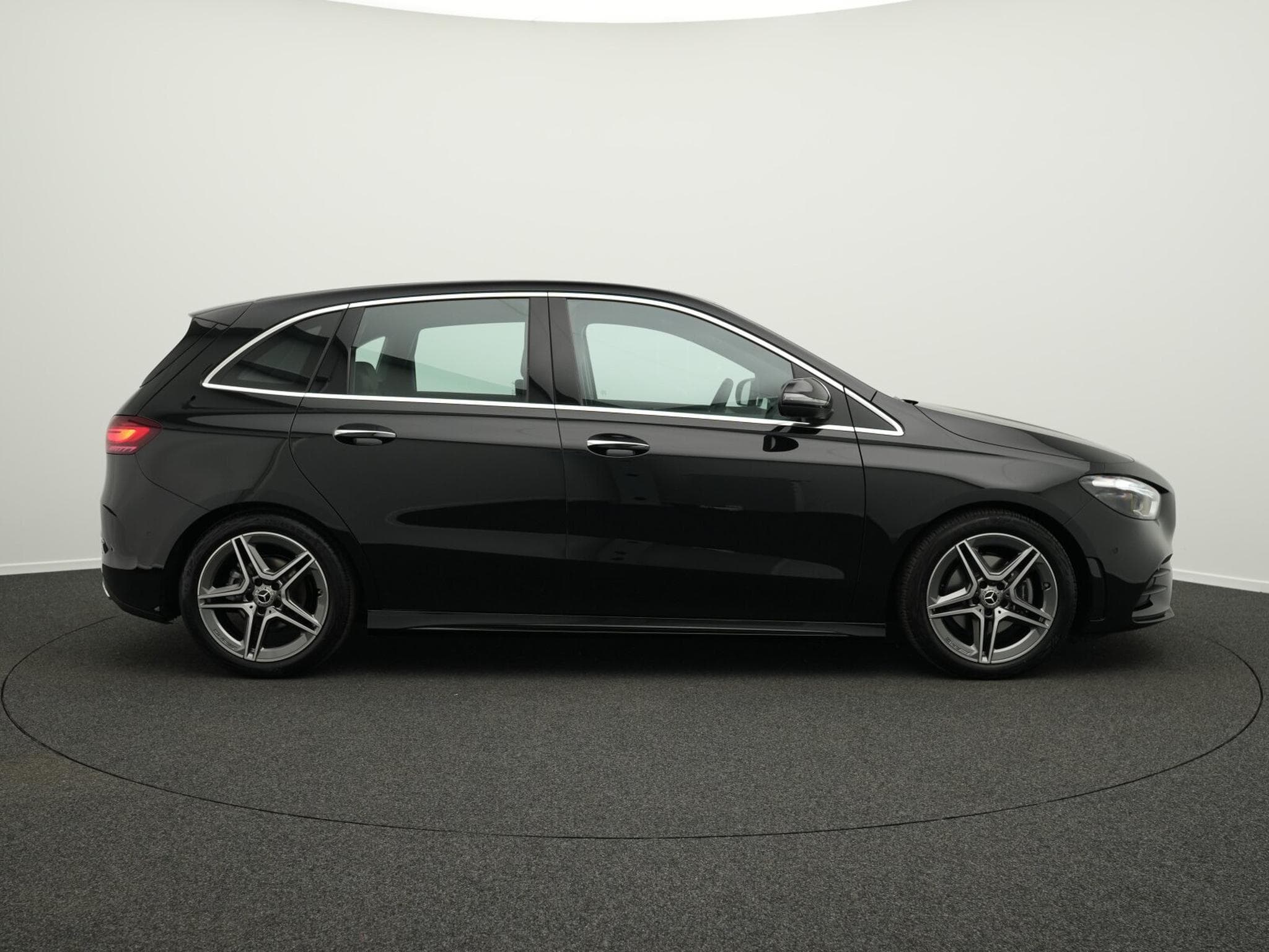 Mercedes B 180 B 180 (2025) - Photo 5