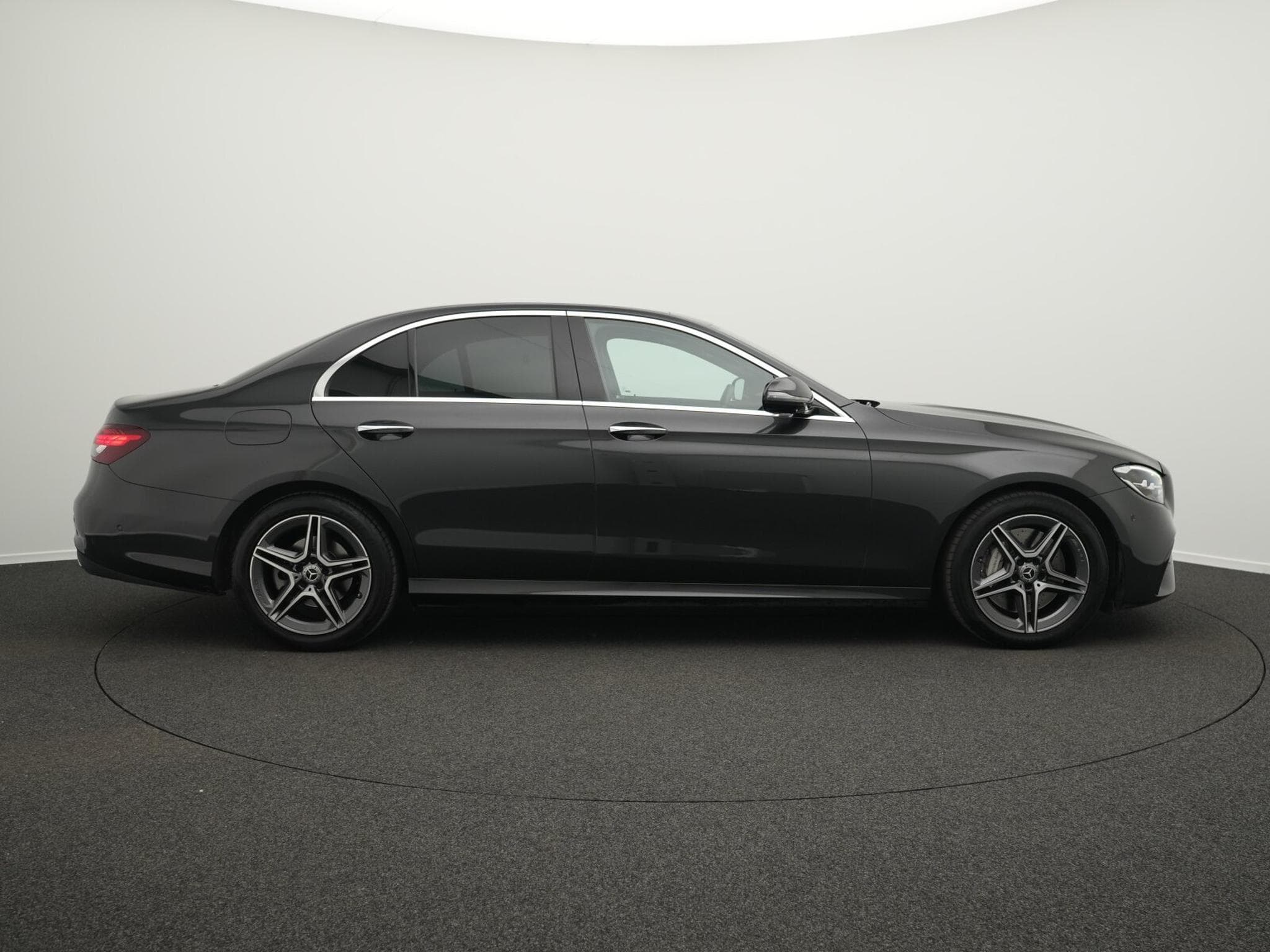 Mercedes E 300 AMG-Line (1970) - Photo 5