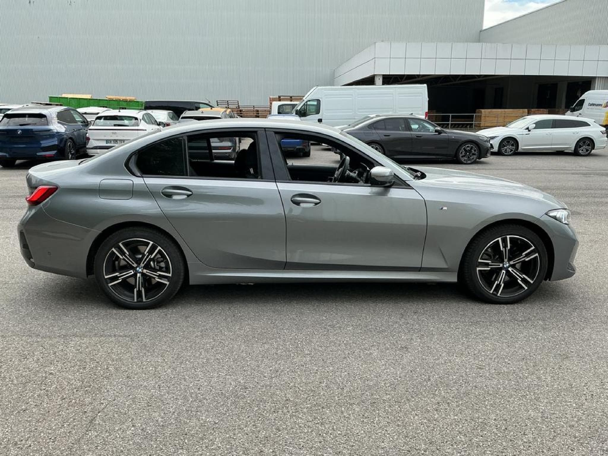 Bmw 330 3er - 330e xDrive M Sport (EURO 6e) SOH 100% (2025) - Foto 7