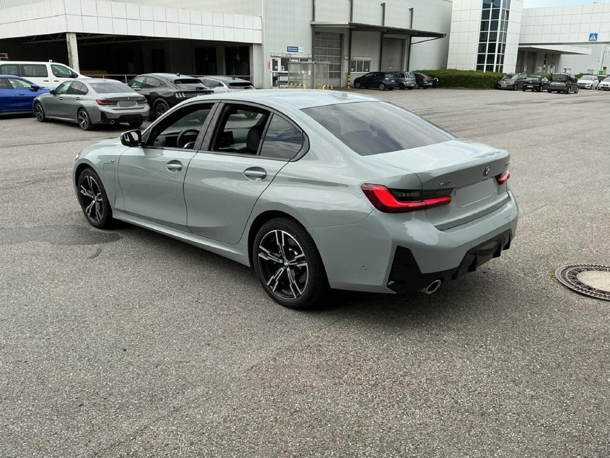 Bmw 330 3er - 330e xDrive M Sport (EURO 6e) SOH 100 % (2025) - Foto 6