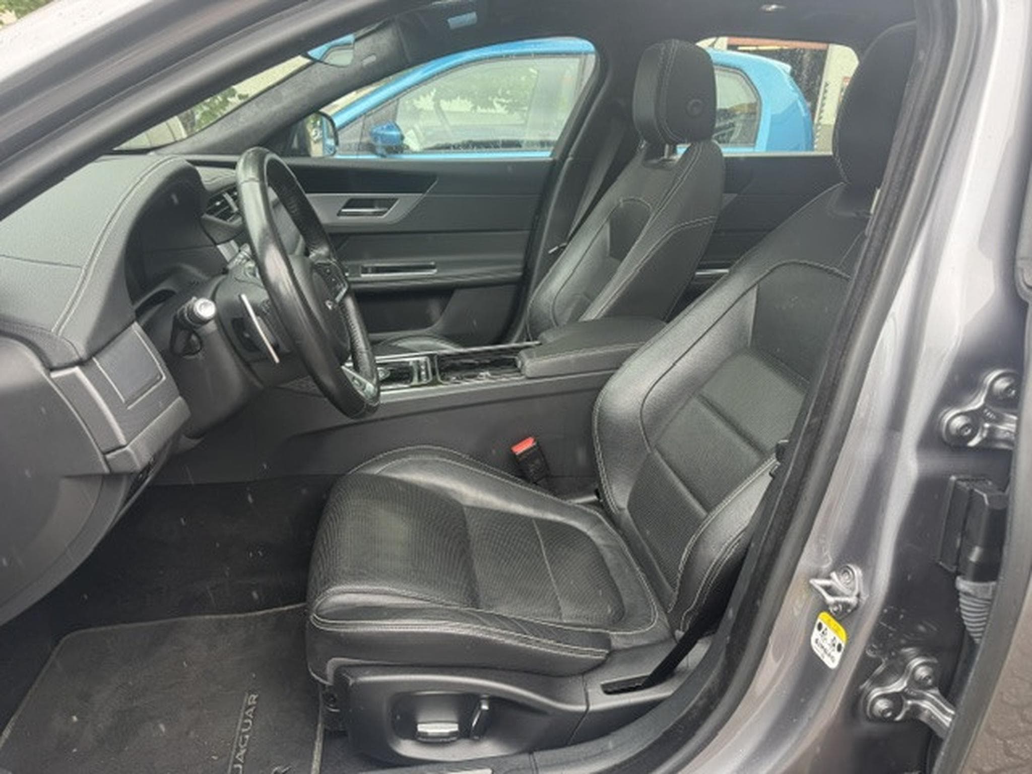 Jaguar XF JAGUAR XF 2.0 D R-SPORT PANORAMA LEDER NAVI KAMERA KEYLESS (2020) - Foto 14